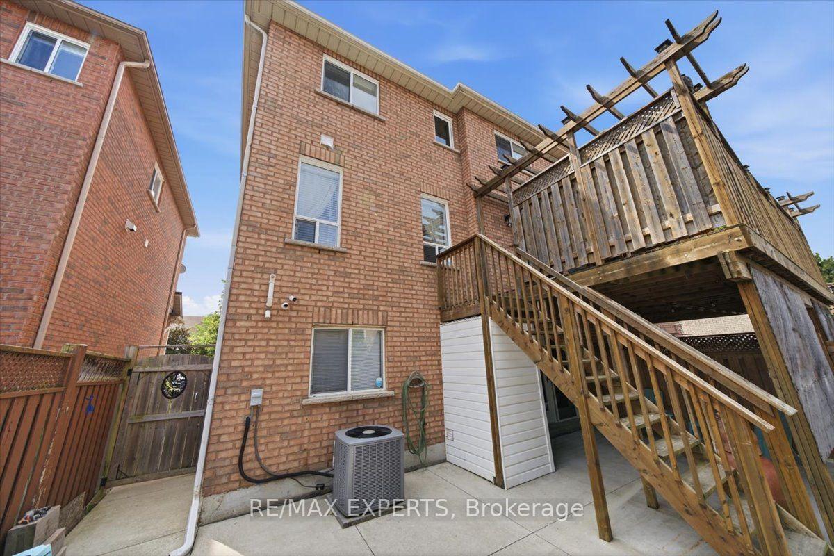 Photo 39 of 64 Knoll Haven Circle, Caledon, Bolton North — HOMEH