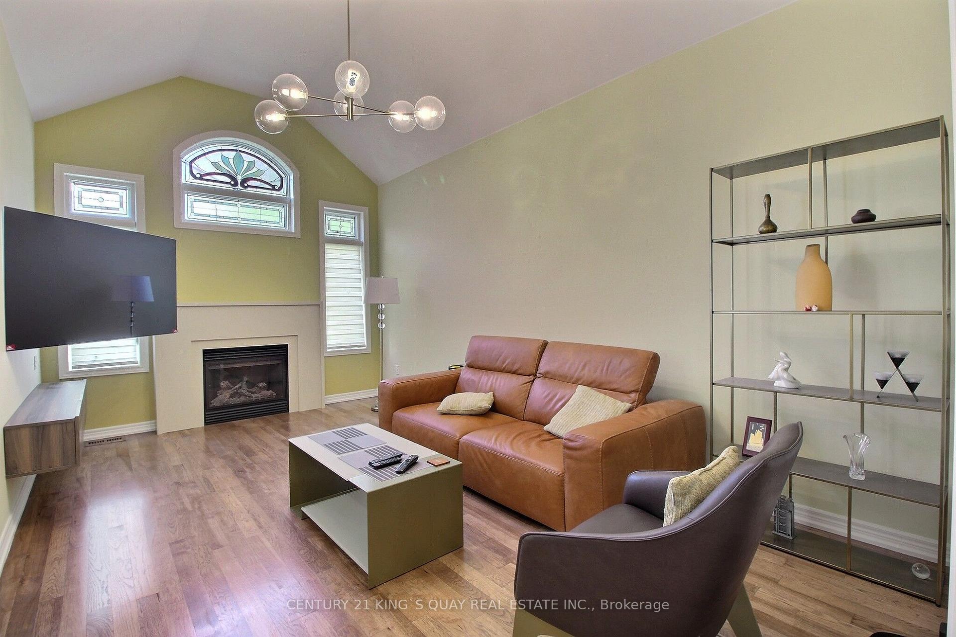 Photo 4 of 10 Coakwell Drive, Markham, Box Grove — HOMEH