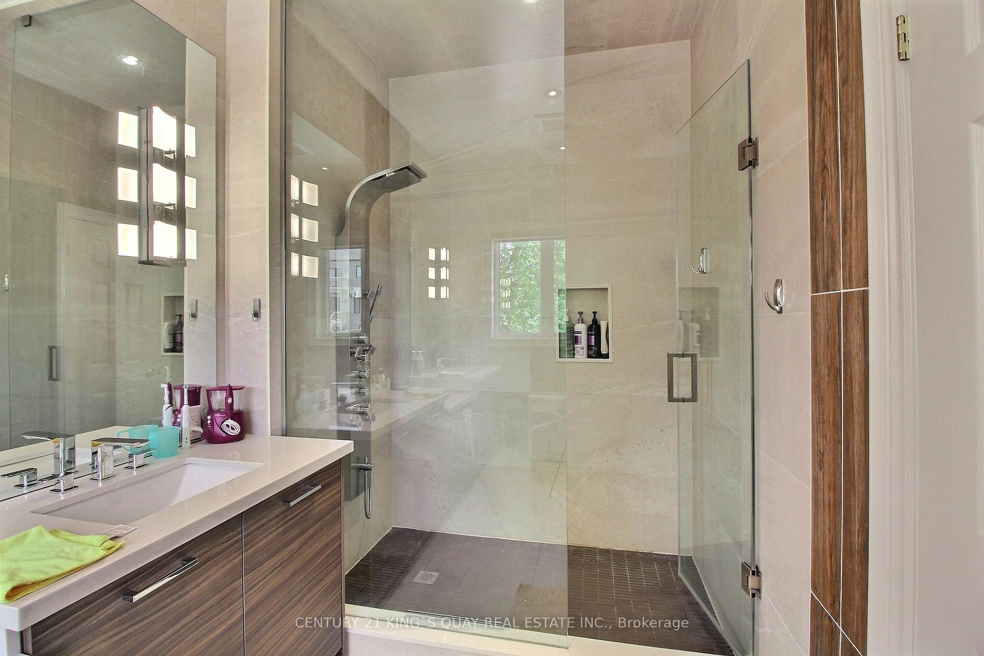 Photo 16 of 10 Coakwell Drive, Markham, Box Grove — HOMEH