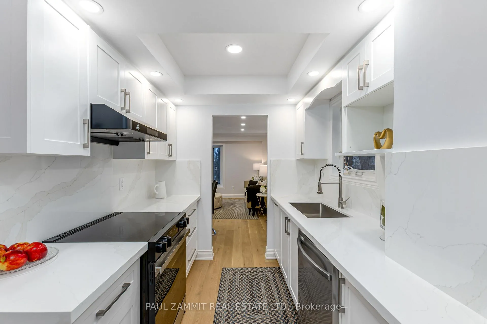 Photo 3 of 24 West Borough Street, Markham, Aileen-Willowbrook — HOMEH