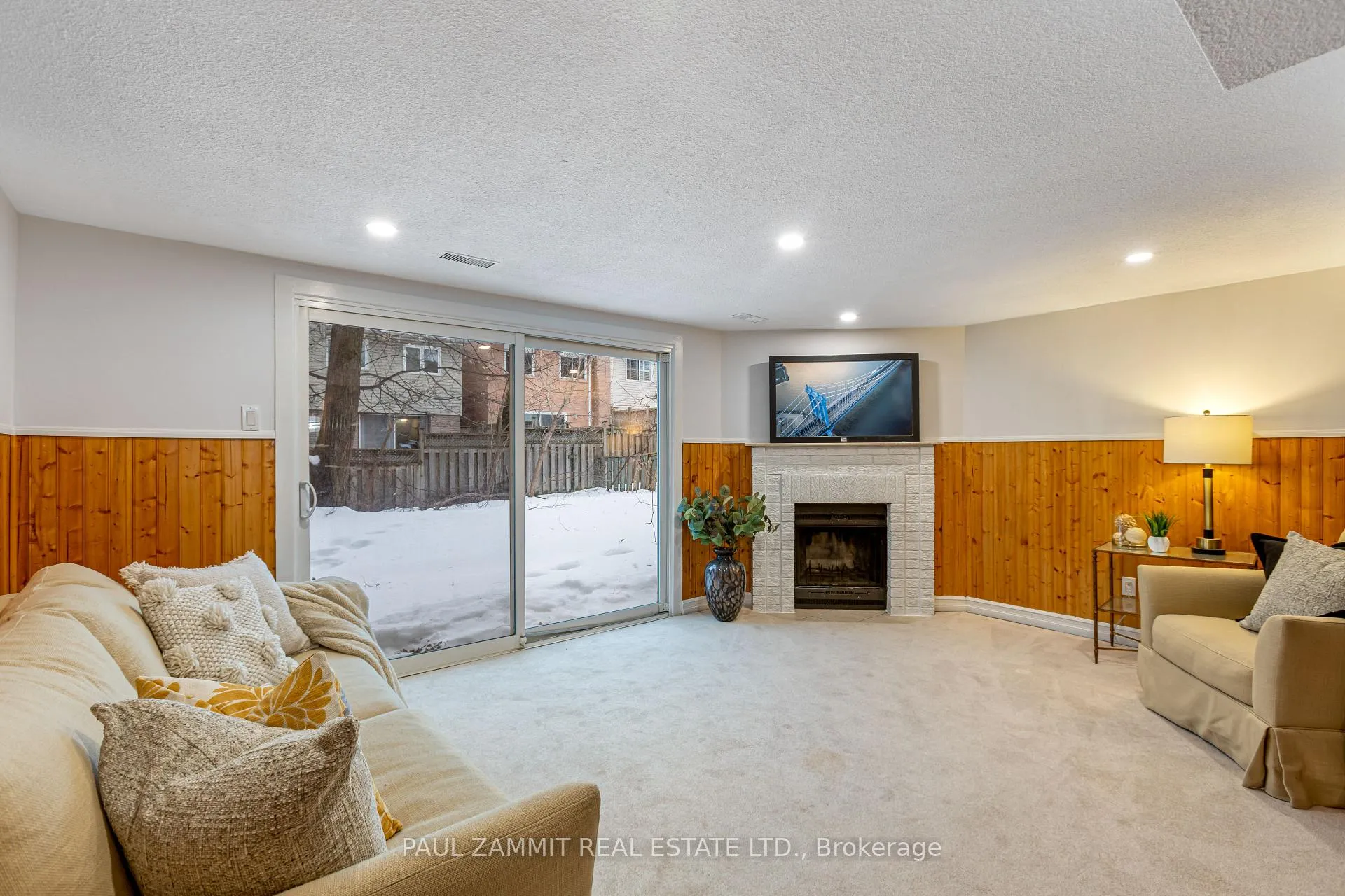 Photo 12 of 24 West Borough Street, Markham, Aileen-Willowbrook — HOMEH