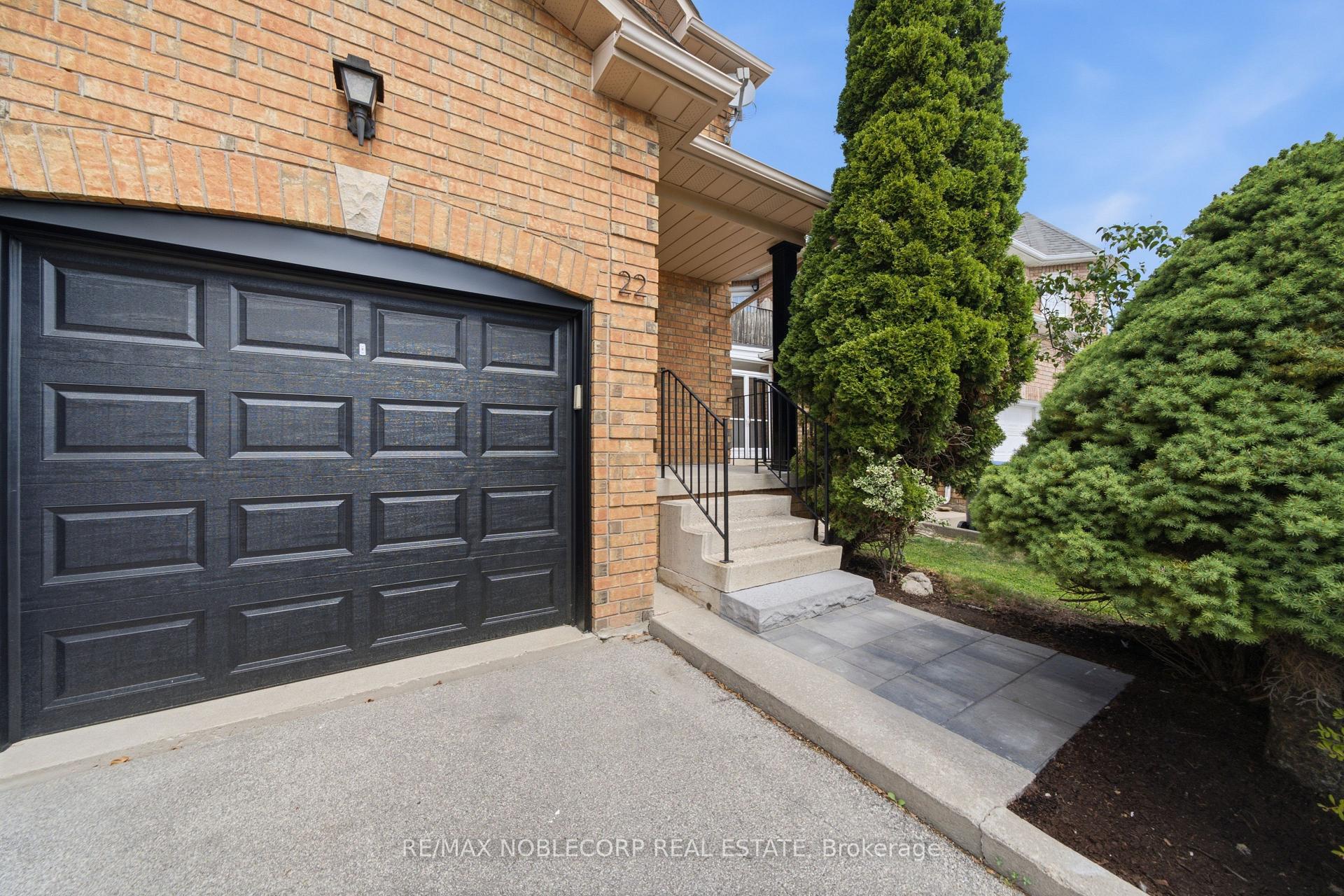 Photo 4 of 22 Carriage House Road, Caledon, Bolton East — HOMEH