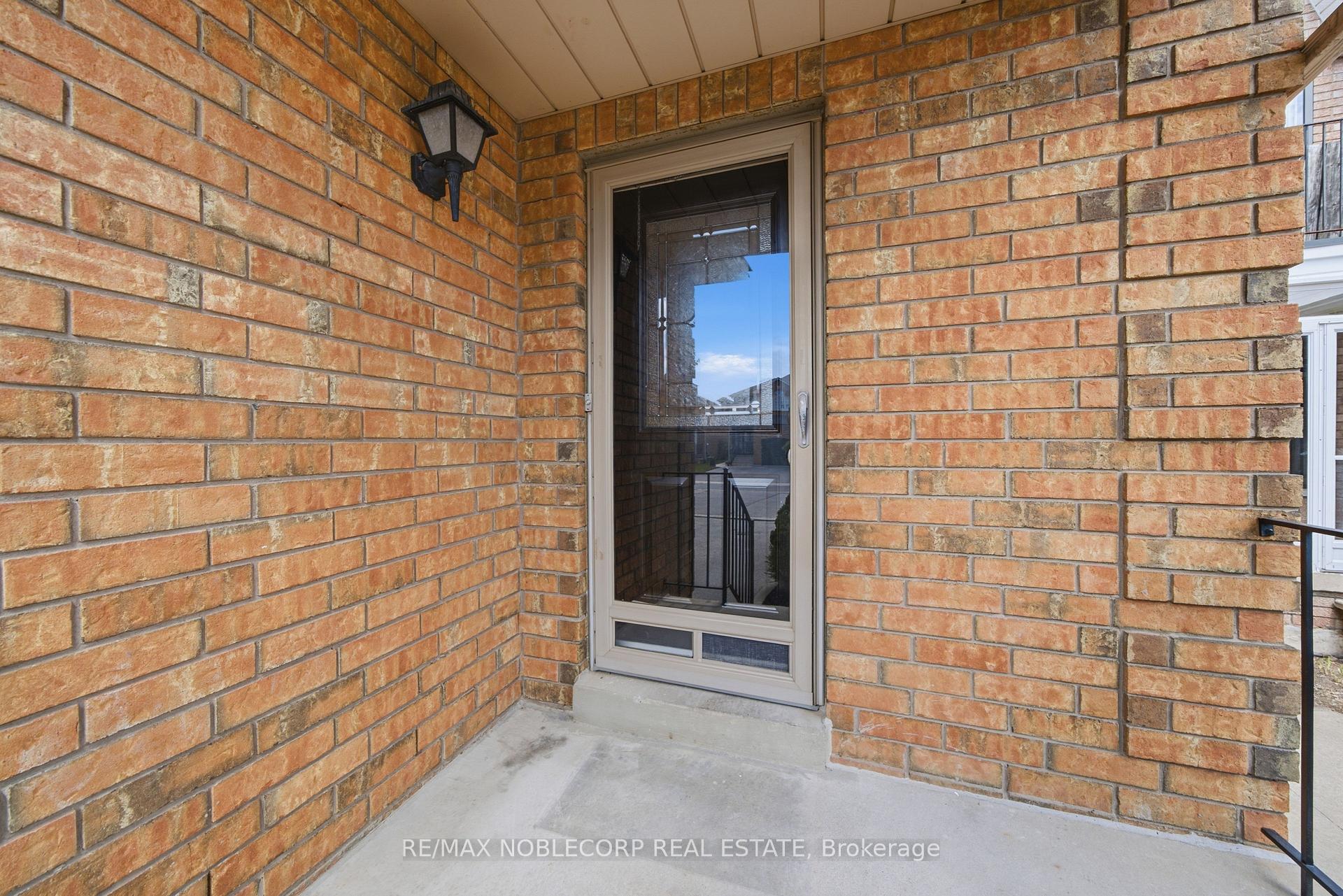 Photo 5 of 22 Carriage House Road, Caledon, Bolton East — HOMEH