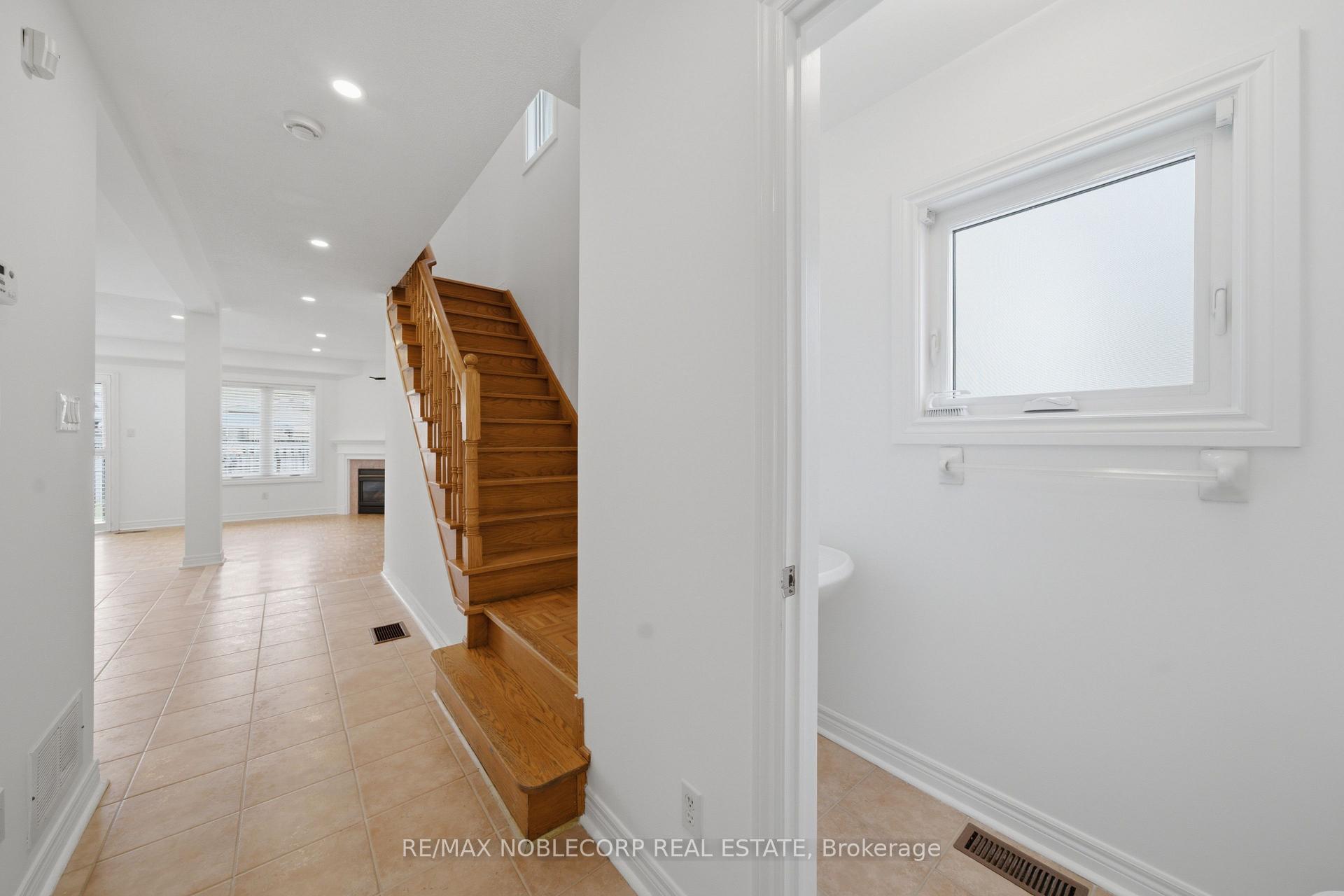 Photo 9 of 22 Carriage House Road, Caledon, Bolton East — HOMEH