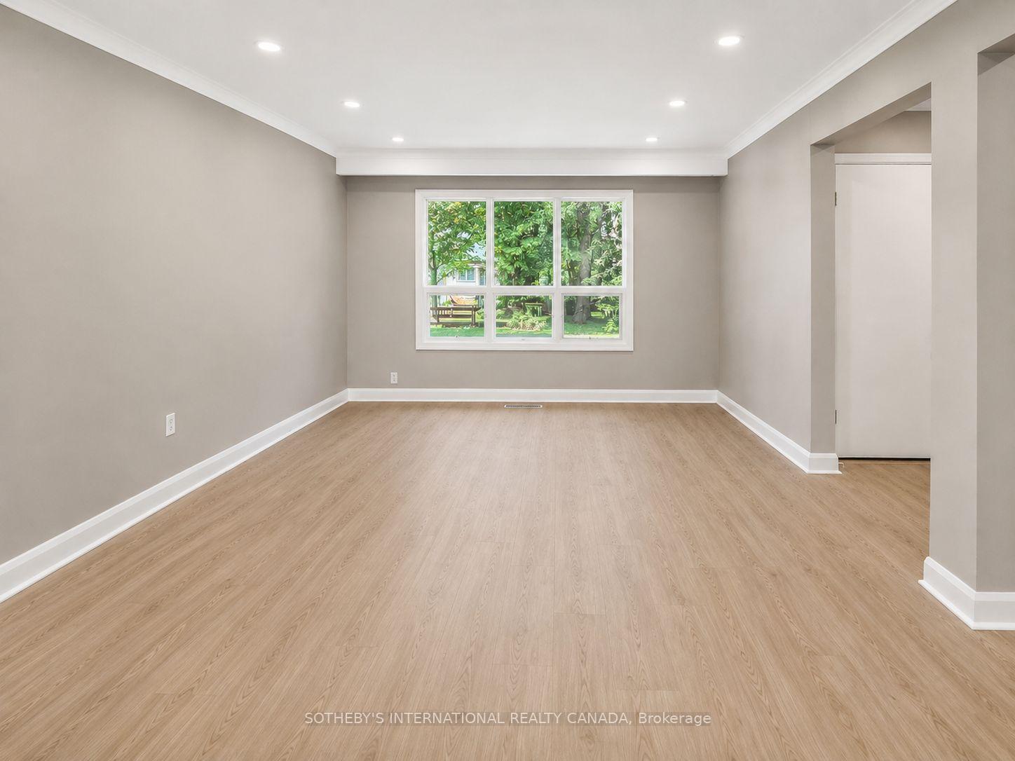 Photo 4 of 9 Lloydminster Crescent, North York, Newtonbrook East — HOMEH
