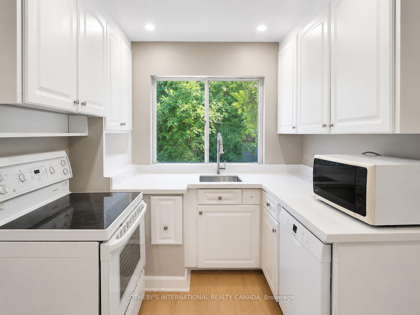 Photo 7 of 9 Lloydminster Crescent, North York, Newtonbrook East — HOMEH