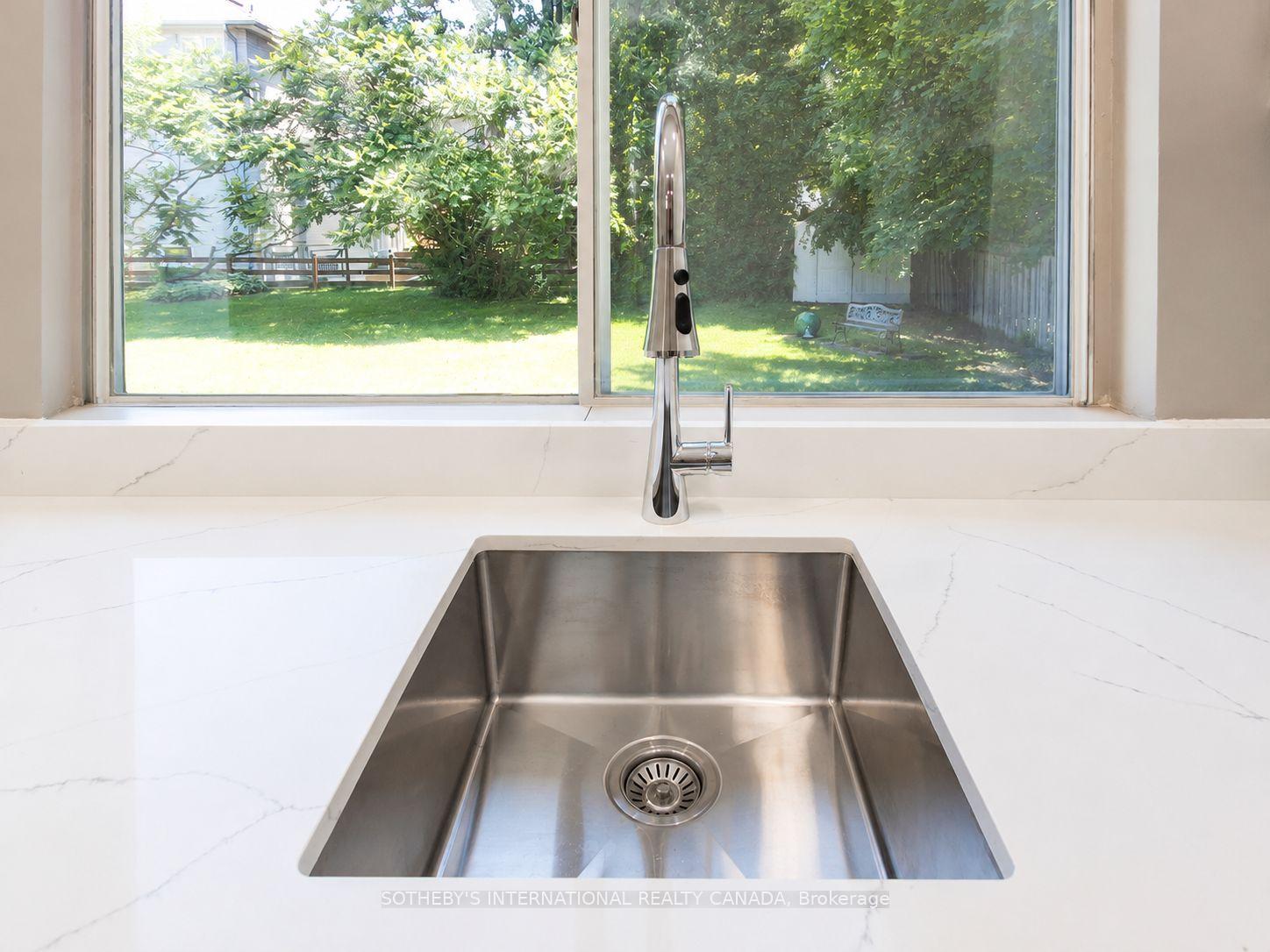 Photo 8 of 9 Lloydminster Crescent, North York, Newtonbrook East — HOMEH