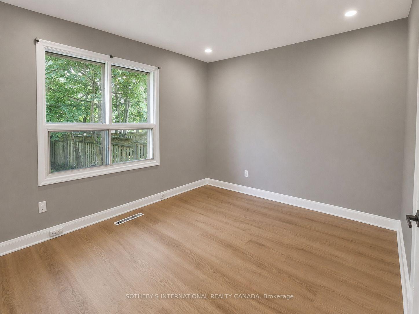 Photo 11 of 9 Lloydminster Crescent, North York, Newtonbrook East — HOMEH