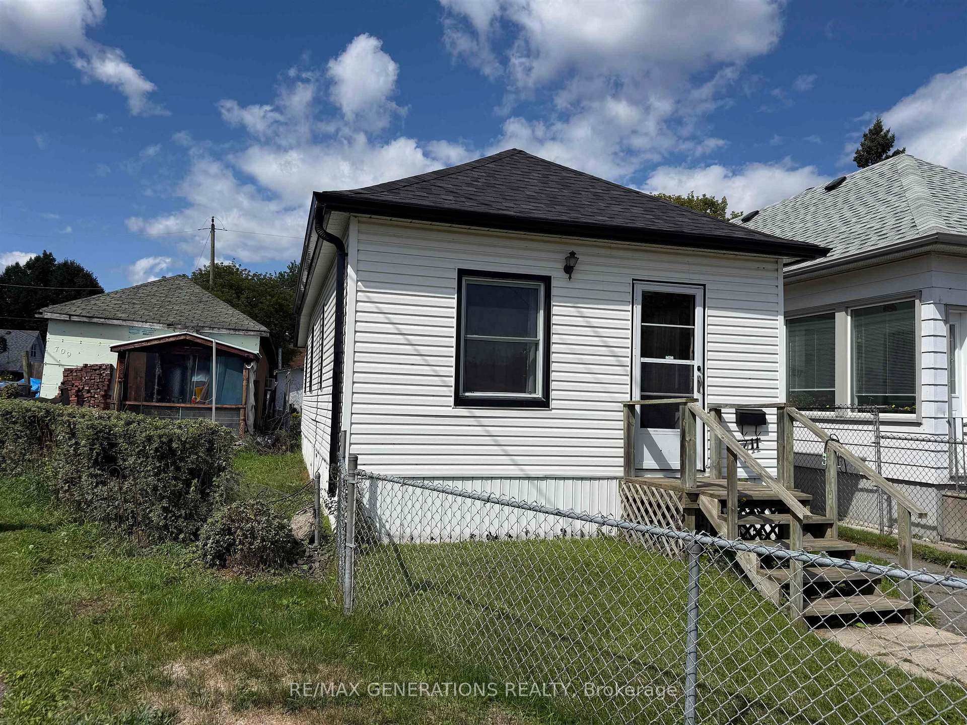 Photo 1 of 711 Brodie Street N, Thunder Bay, McKeller Park — HOMEH