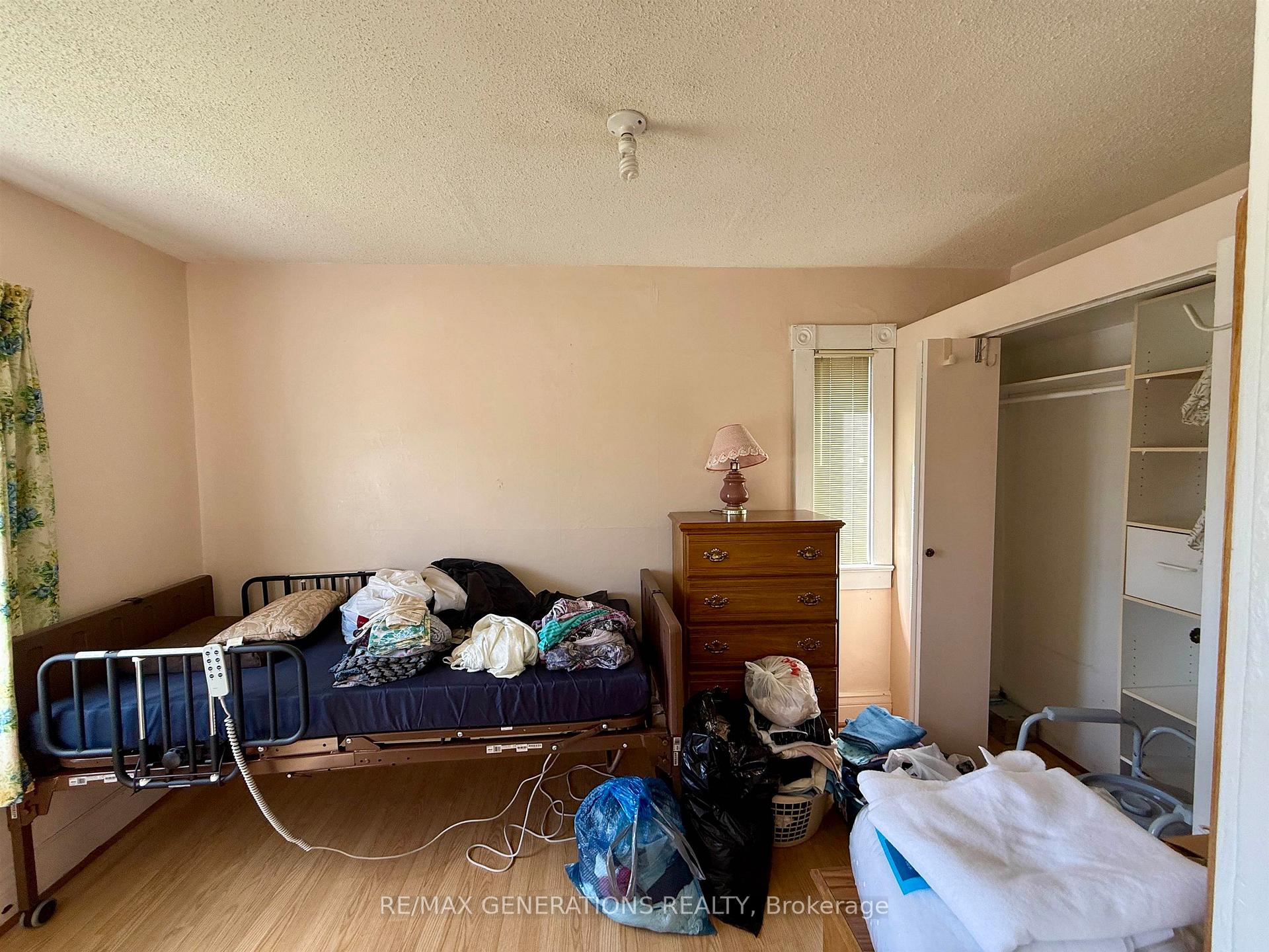 Photo 4 of 711 Brodie Street N, Thunder Bay, McKeller Park — HOMEH