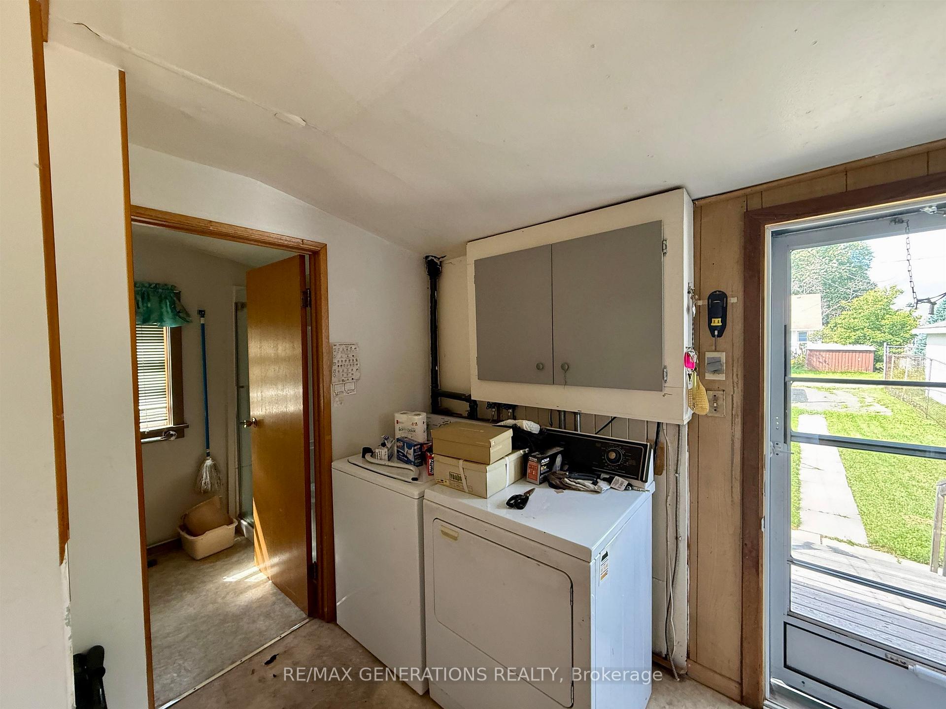 Photo 8 of 711 Brodie Street N, Thunder Bay, McKeller Park — HOMEH