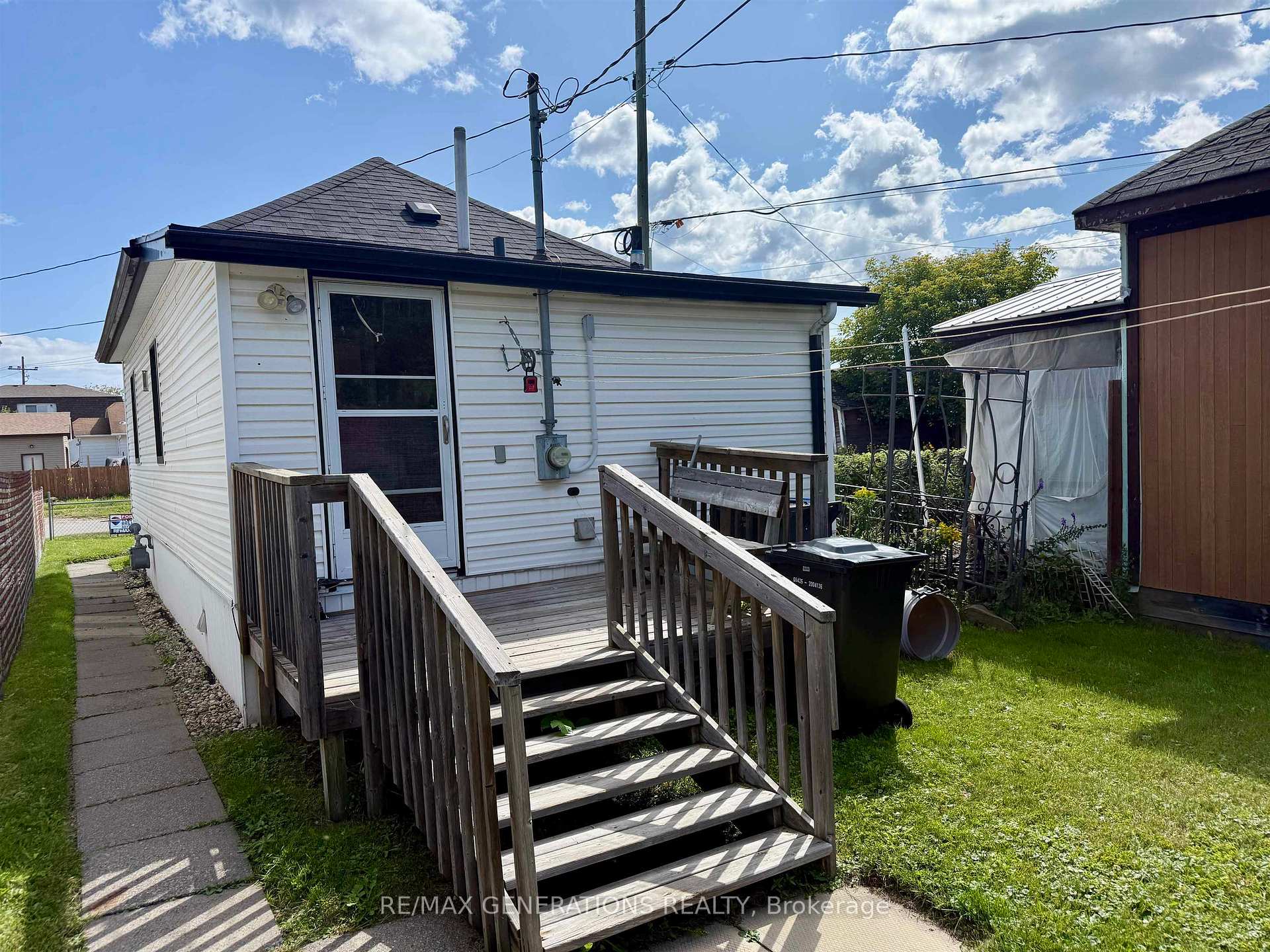 Photo 11 of 711 Brodie Street N, Thunder Bay, McKeller Park — HOMEH