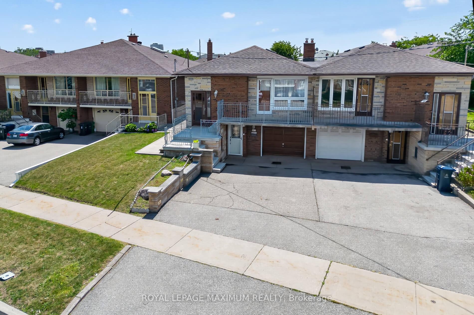 Photo 4 of 11 Hisey Crescent, North York, Black Creek — HOMEH