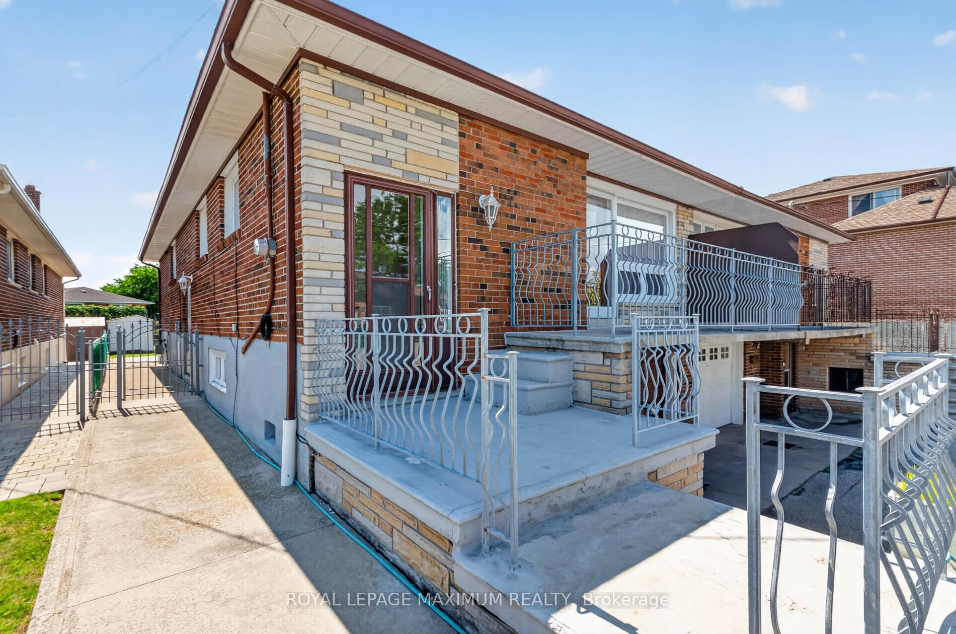 Photo 6 of 11 Hisey Crescent, North York, Black Creek — HOMEH