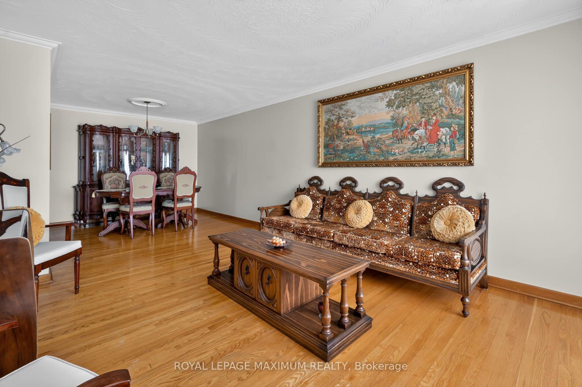 Photo 8 of 11 Hisey Crescent, North York, Black Creek — HOMEH
