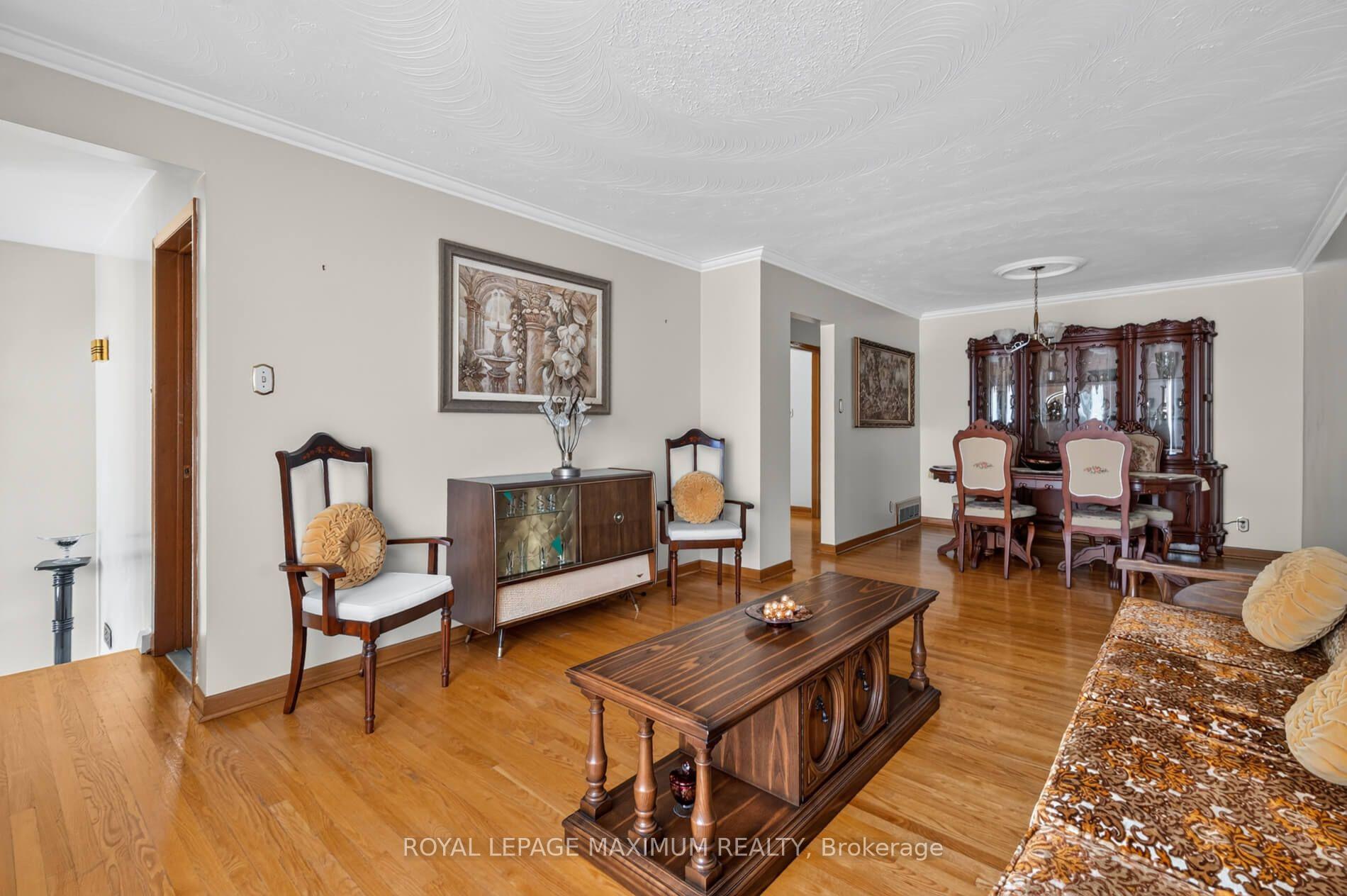 Photo 9 of 11 Hisey Crescent, North York, Black Creek — HOMEH