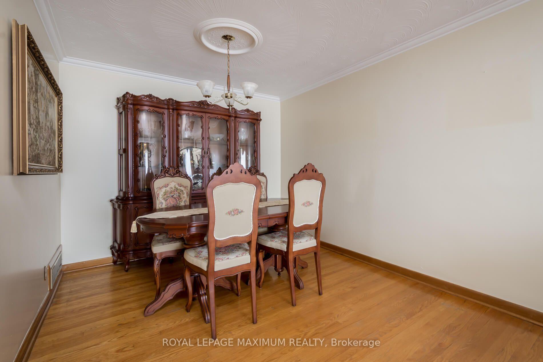 Photo 12 of 11 Hisey Crescent, North York, Black Creek — HOMEH