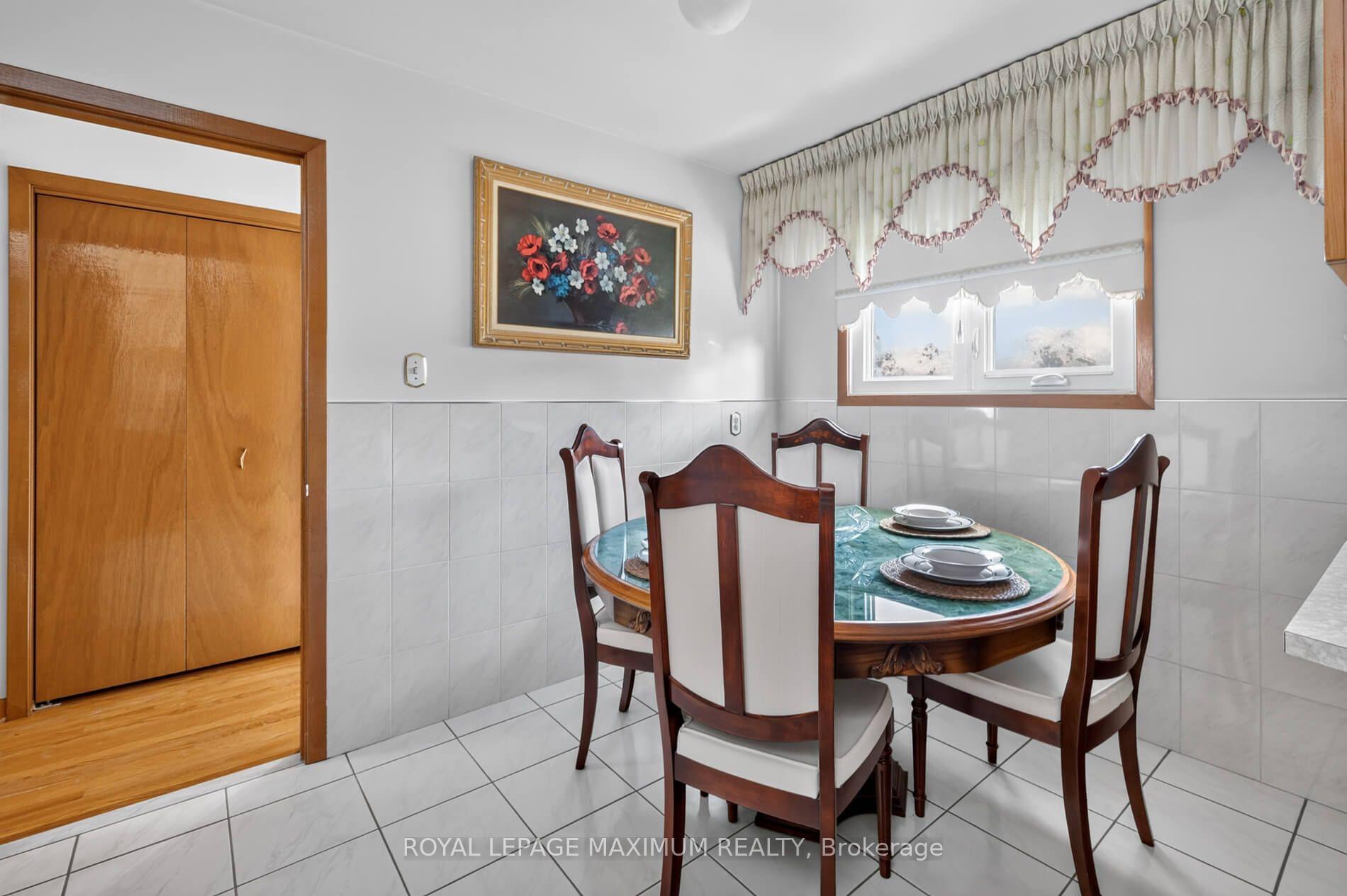 Photo 14 of 11 Hisey Crescent, North York, Black Creek — HOMEH
