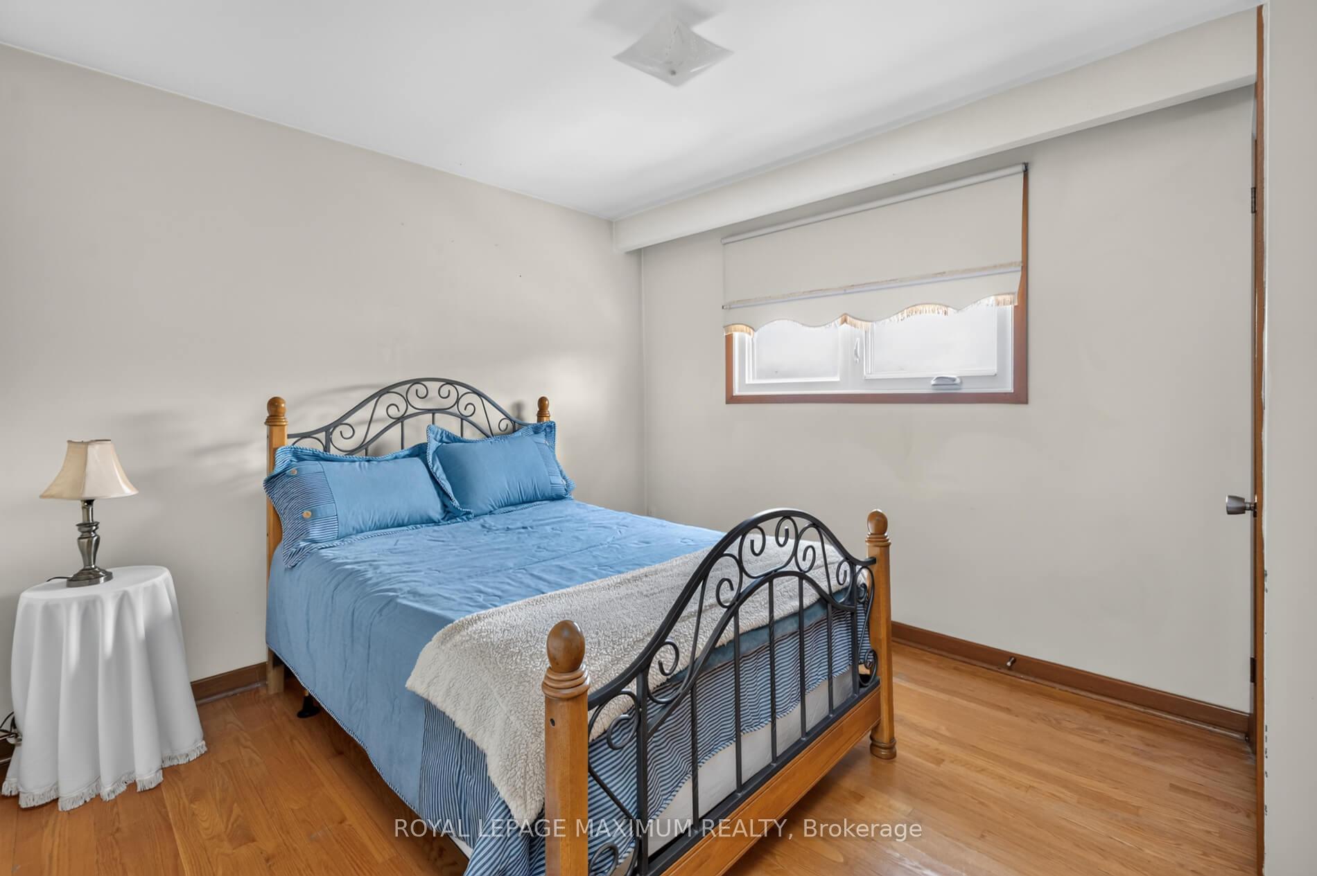 Photo 19 of 11 Hisey Crescent, North York, Black Creek — HOMEH