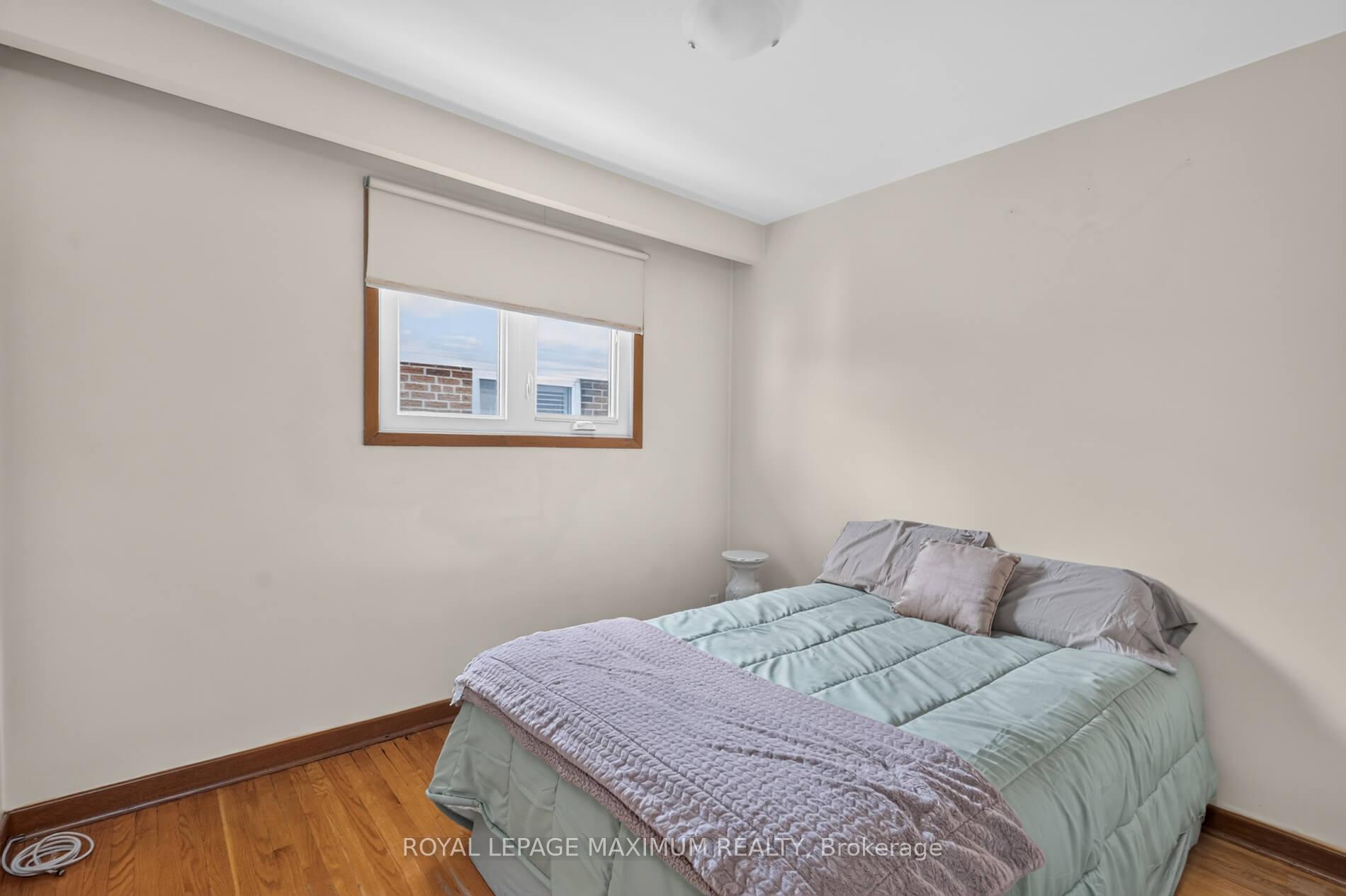 Photo 20 of 11 Hisey Crescent, North York, Black Creek — HOMEH