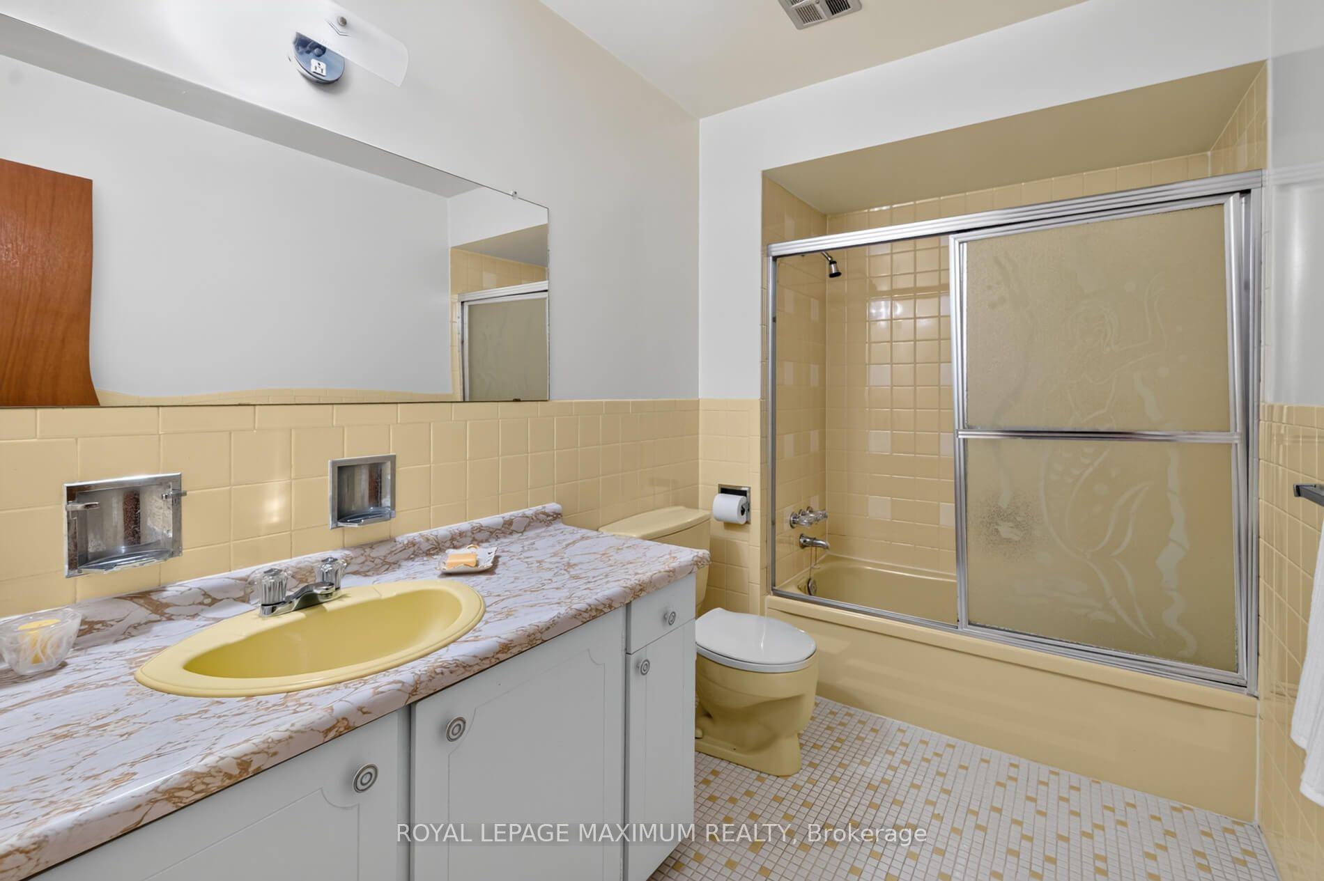 Photo 21 of 11 Hisey Crescent, North York, Black Creek — HOMEH