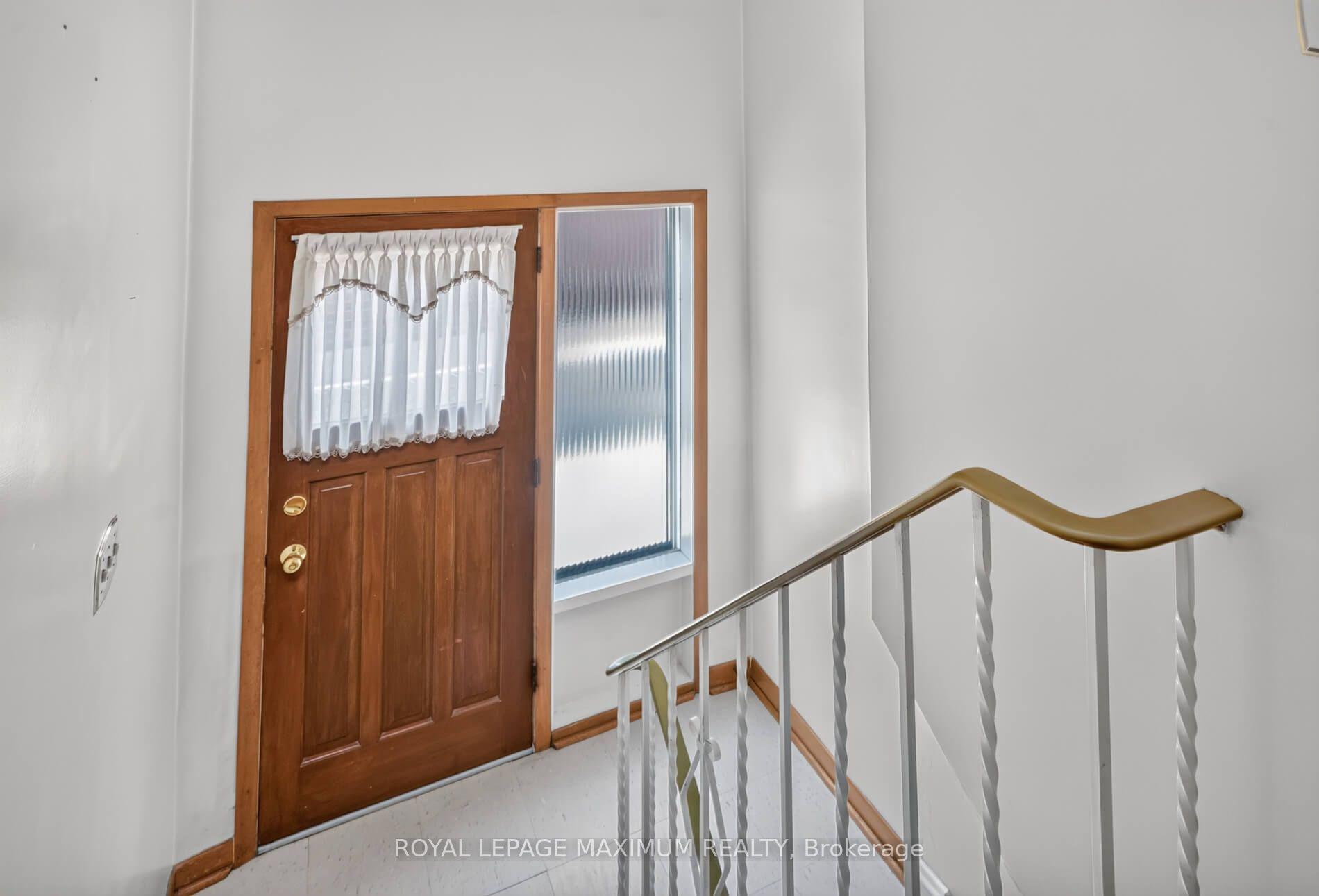 Photo 22 of 11 Hisey Crescent, North York, Black Creek — HOMEH