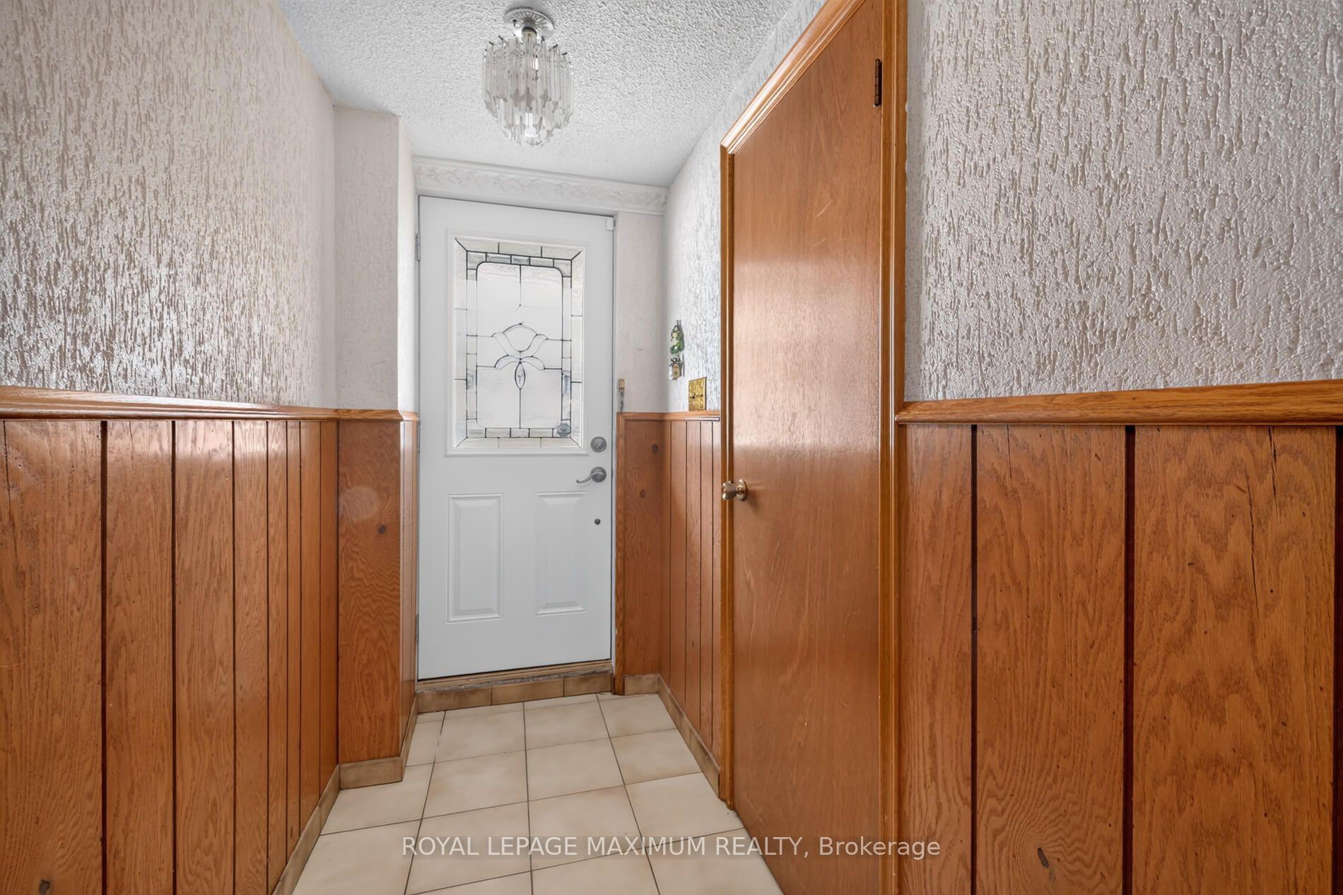 Photo 25 of 11 Hisey Crescent, North York, Black Creek — HOMEH