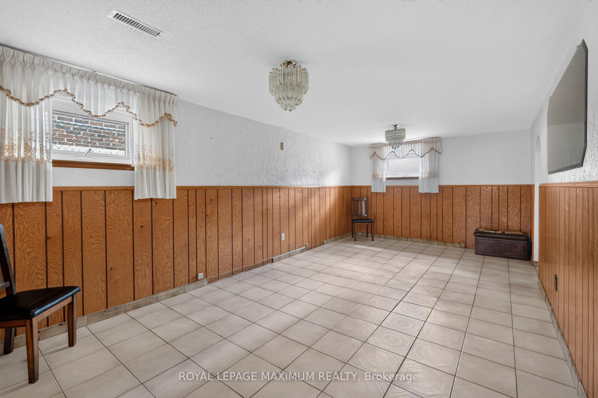 Photo 27 of 11 Hisey Crescent, North York, Black Creek — HOMEH