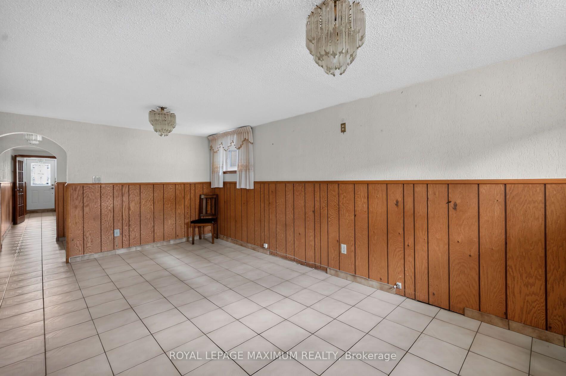 Photo 28 of 11 Hisey Crescent, North York, Black Creek — HOMEH