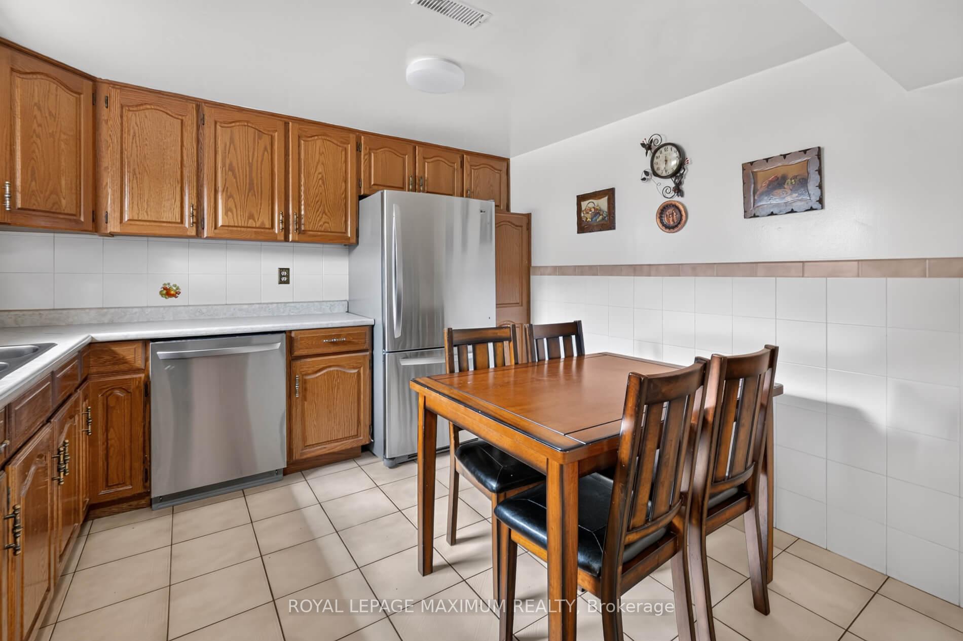Photo 30 of 11 Hisey Crescent, North York, Black Creek — HOMEH