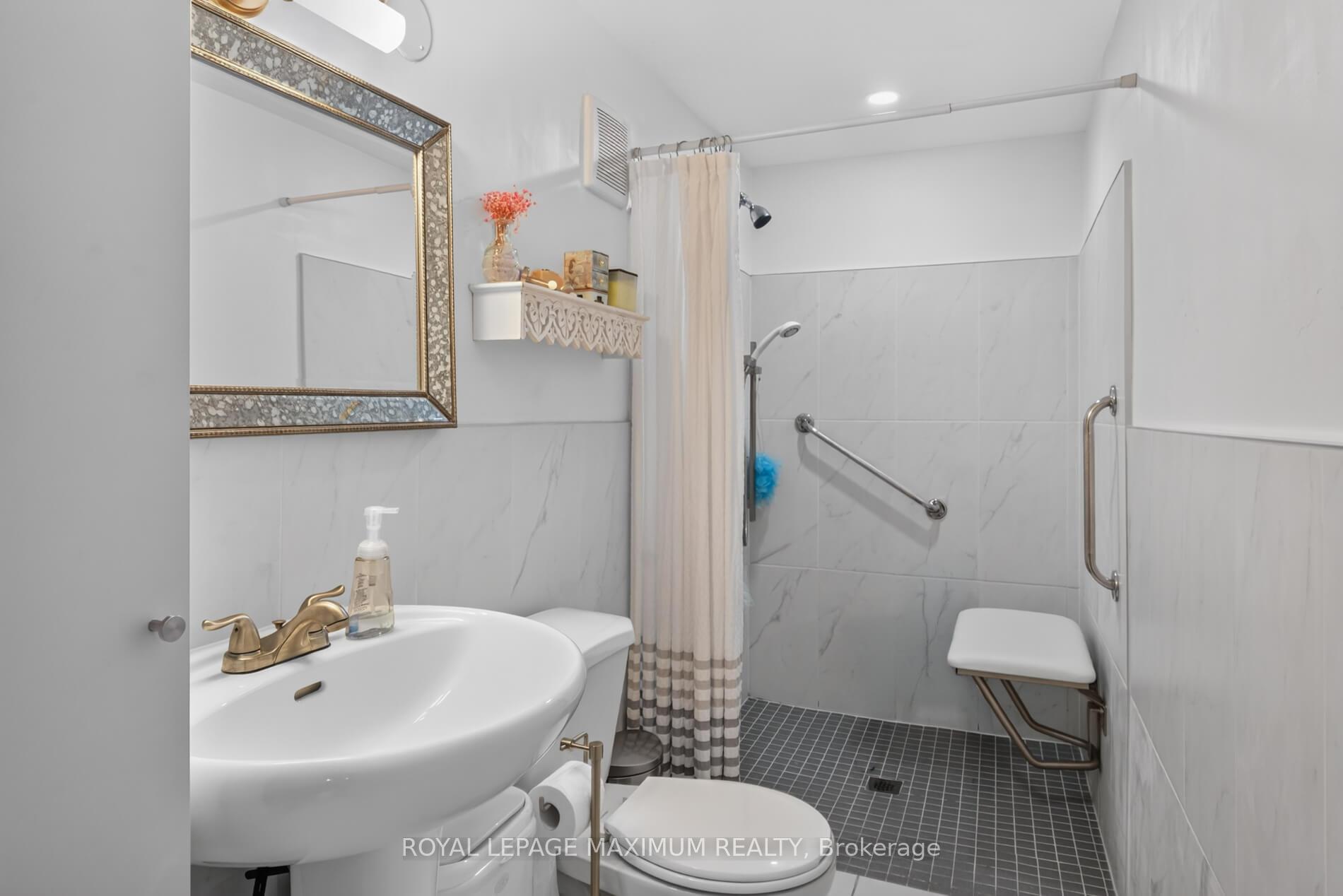 Photo 33 of 11 Hisey Crescent, North York, Black Creek — HOMEH