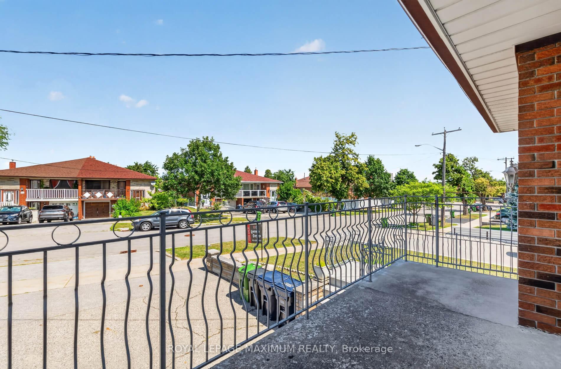 Photo 35 of 11 Hisey Crescent, North York, Black Creek — HOMEH