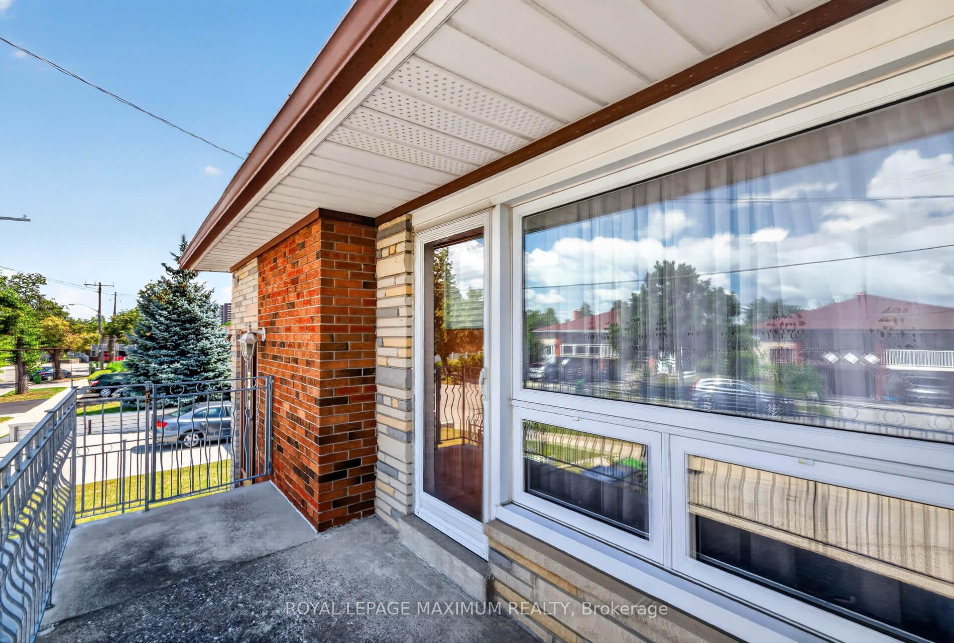 Photo 36 of 11 Hisey Crescent, North York, Black Creek — HOMEH