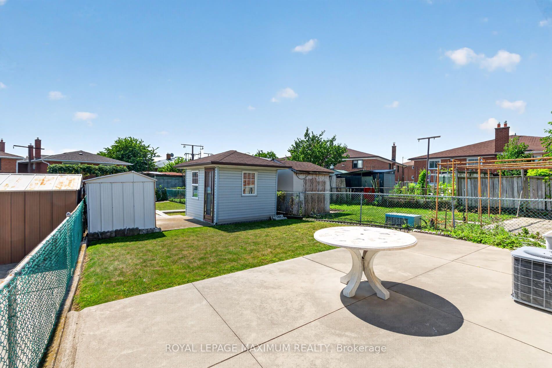 Photo 38 of 11 Hisey Crescent, North York, Black Creek — HOMEH
