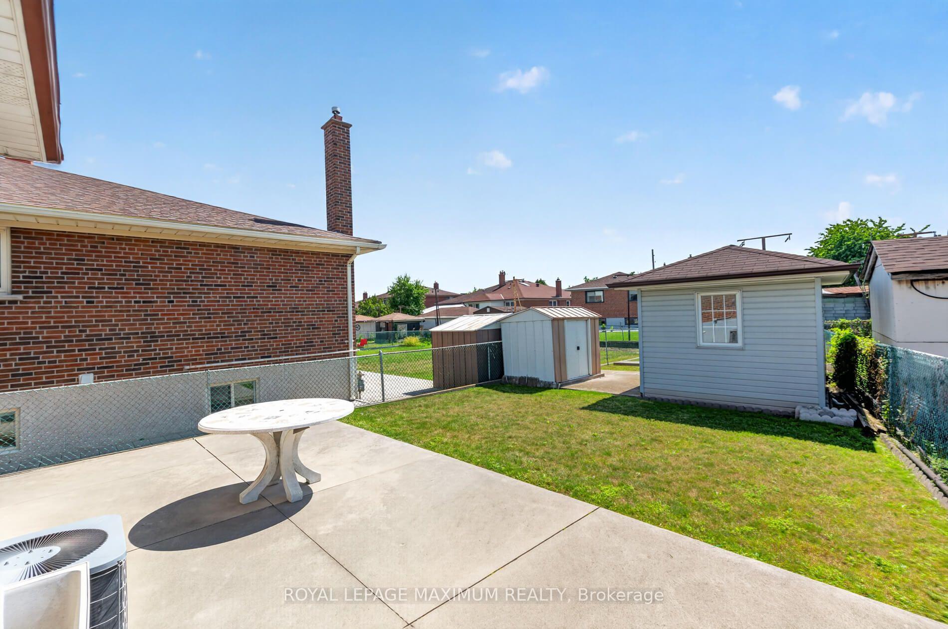 Photo 39 of 11 Hisey Crescent, North York, Black Creek — HOMEH