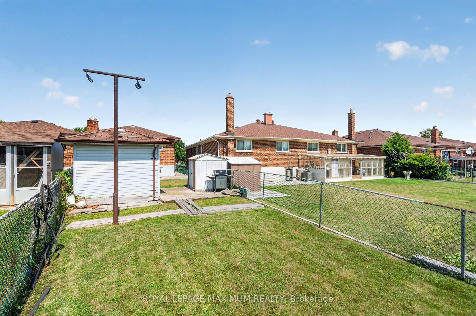 Photo 41 of 11 Hisey Crescent, North York, Black Creek — HOMEH