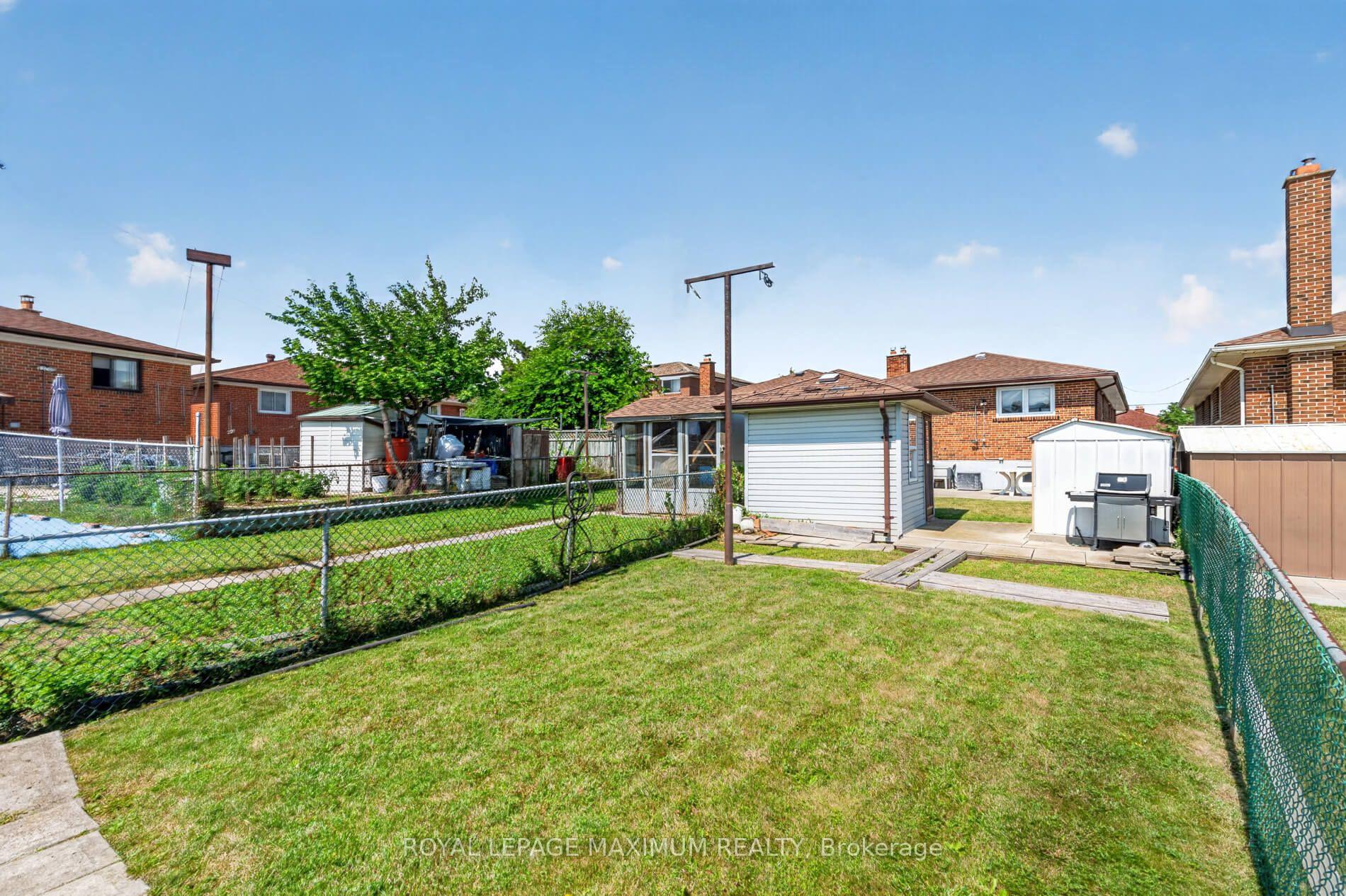 Photo 42 of 11 Hisey Crescent, North York, Black Creek — HOMEH