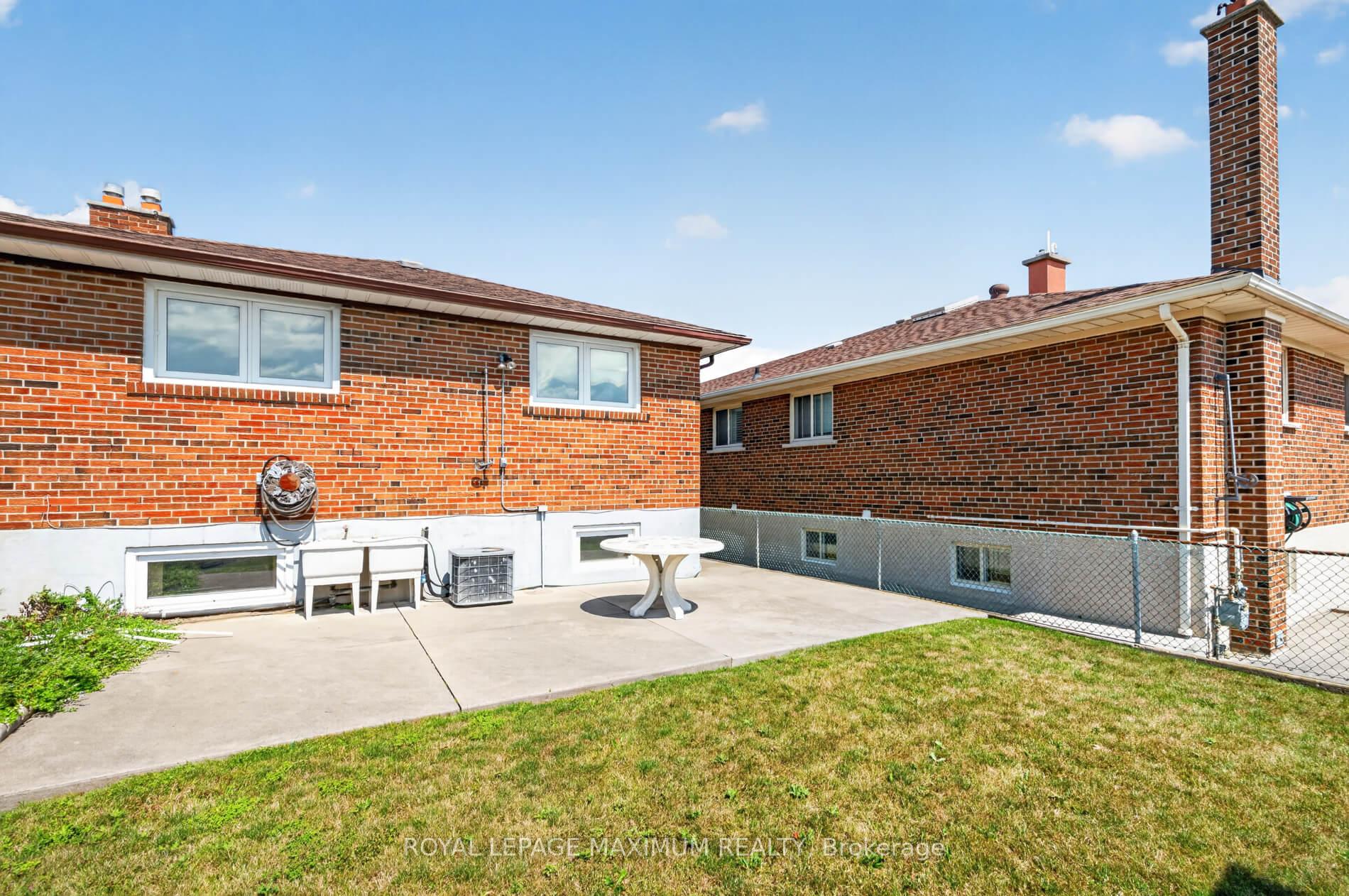 Photo 45 of 11 Hisey Crescent, North York, Black Creek — HOMEH