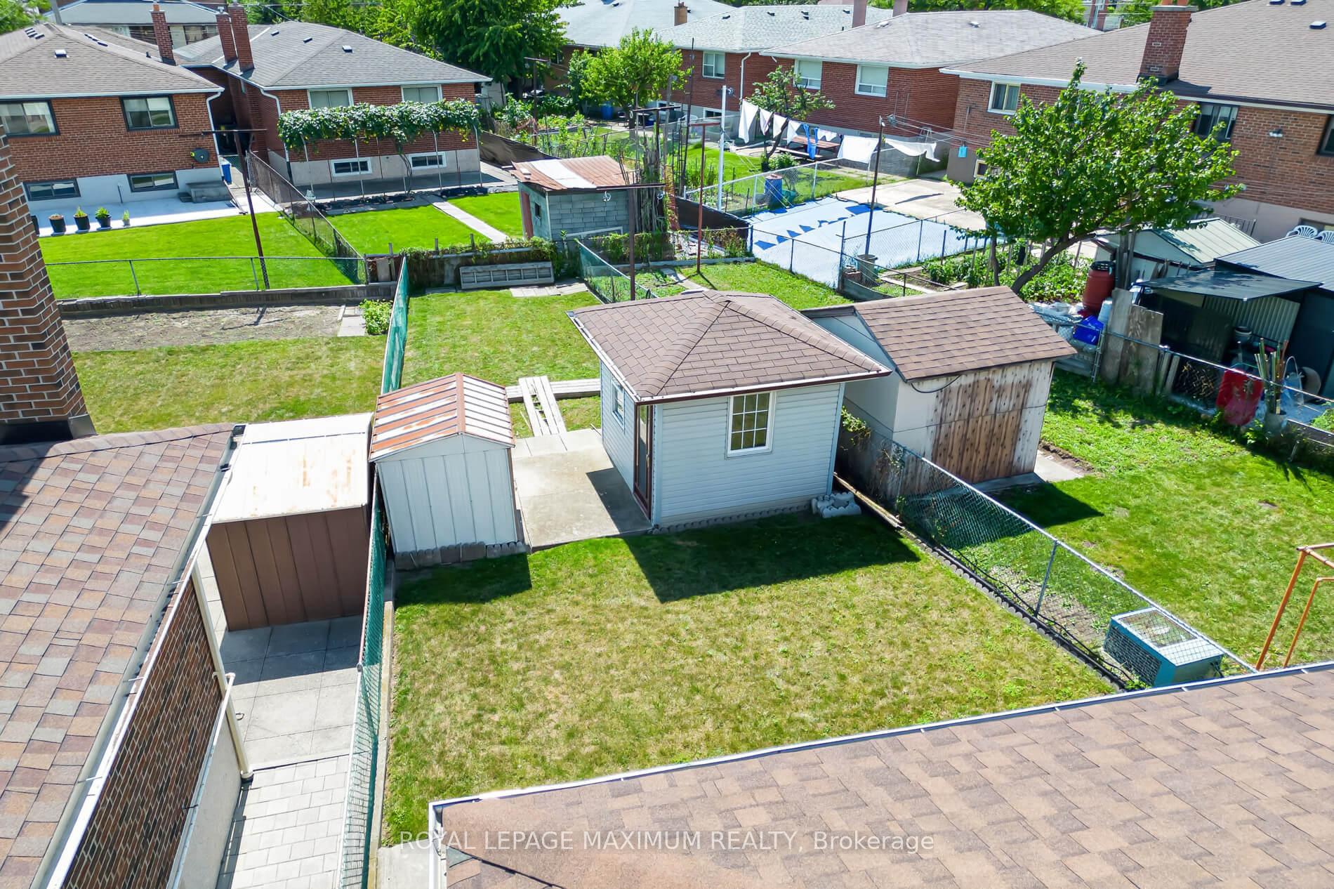 Photo 46 of 11 Hisey Crescent, North York, Black Creek — HOMEH