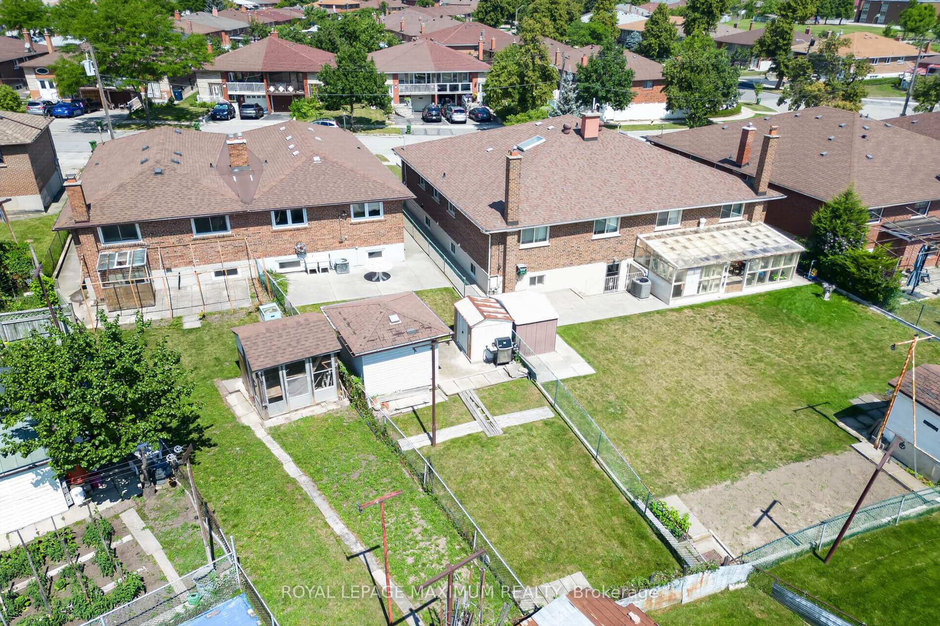 Photo 48 of 11 Hisey Crescent, North York, Black Creek — HOMEH