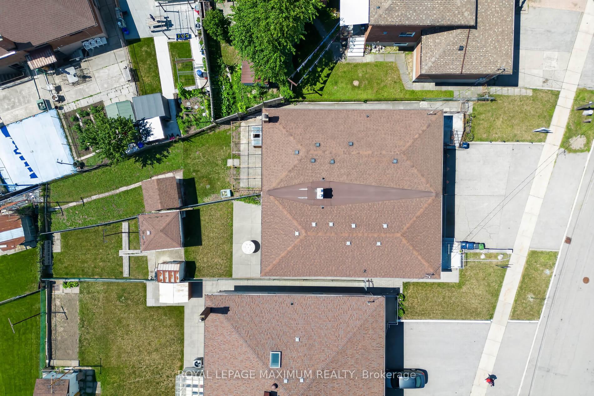 Photo 49 of 11 Hisey Crescent, North York, Black Creek — HOMEH