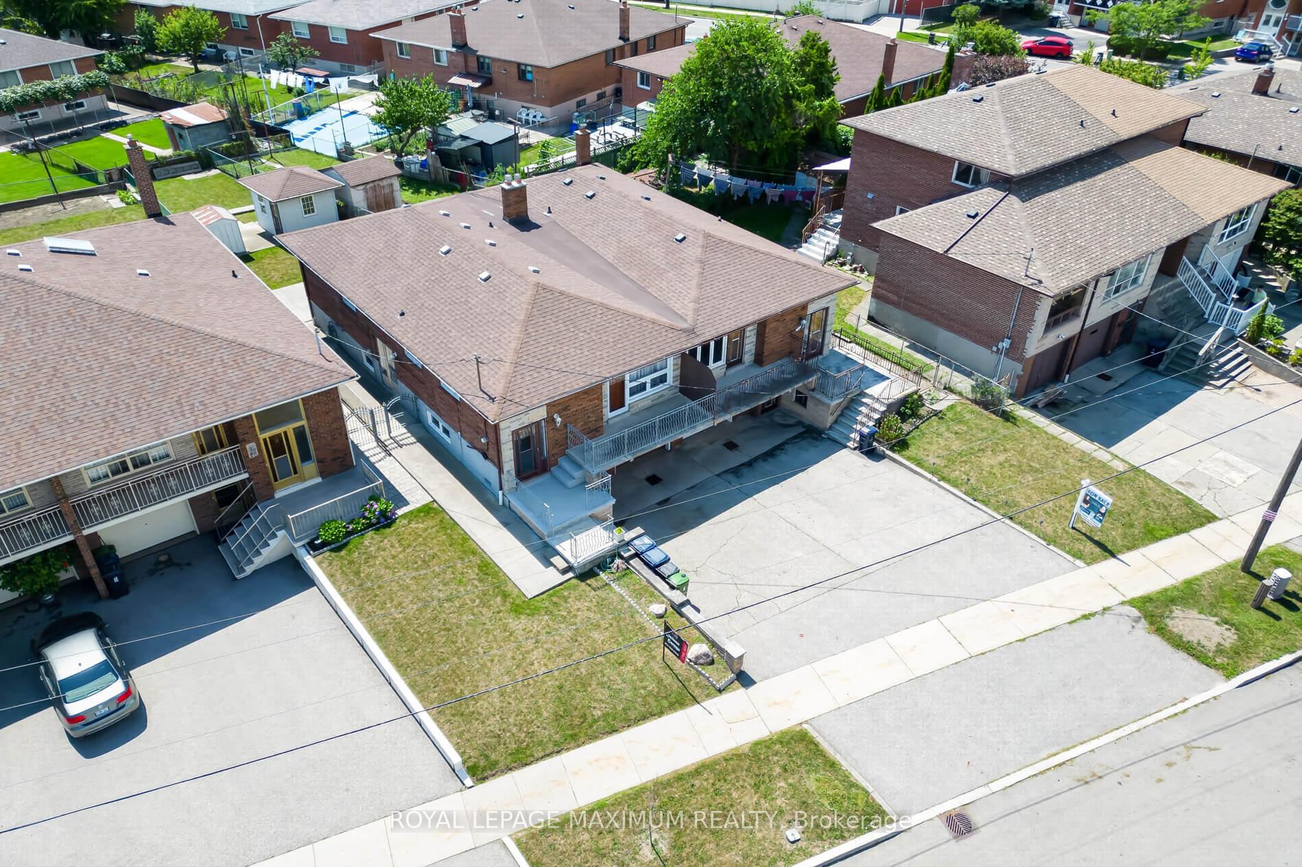 Photo 50 of 11 Hisey Crescent, North York, Black Creek — HOMEH