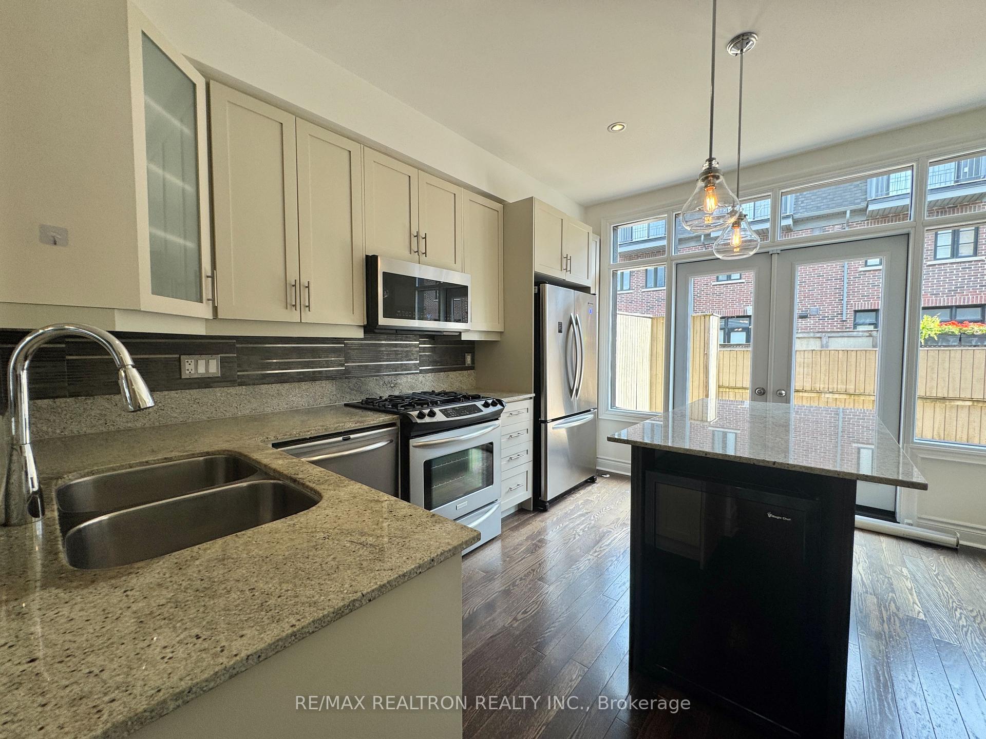 Photo 4 of 54 Cormier Heights, Etobicoke, Mimico — HOMEH