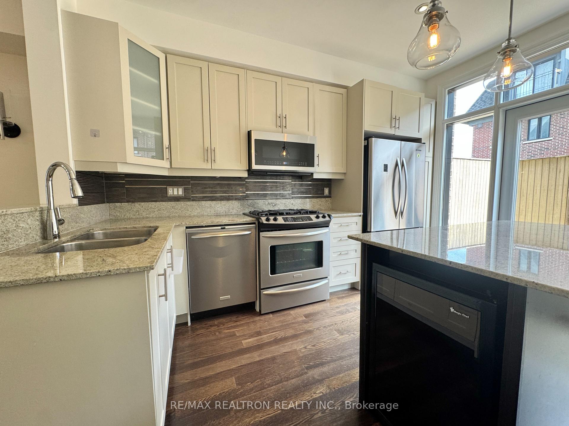 Photo 5 of 54 Cormier Heights, Etobicoke, Mimico — HOMEH