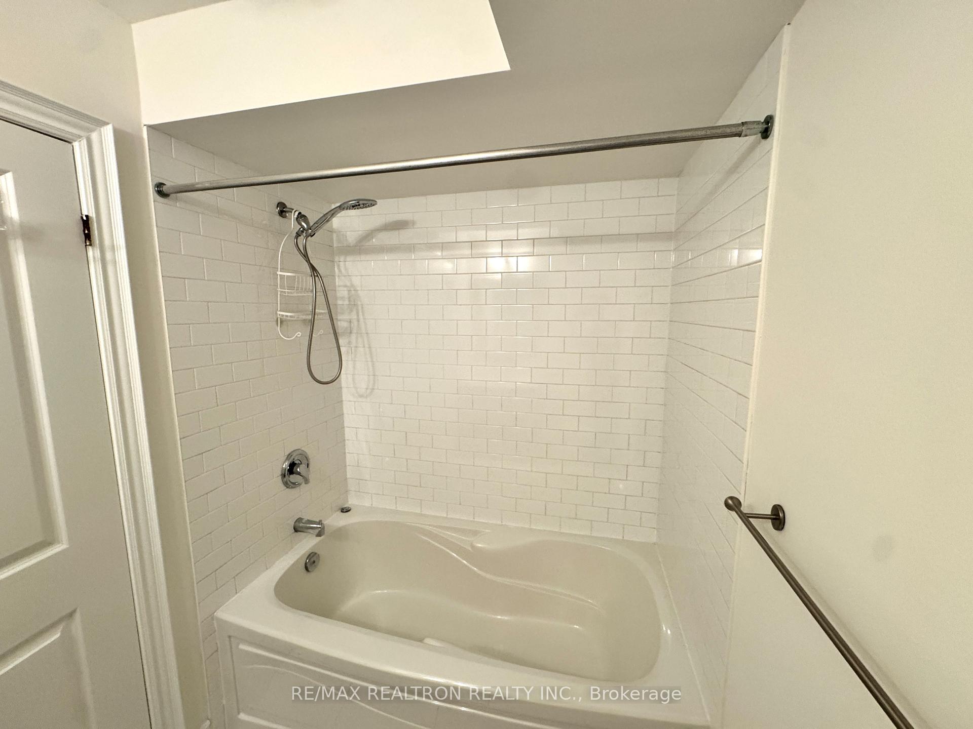 Photo 12 of 54 Cormier Heights, Etobicoke, Mimico — HOMEH