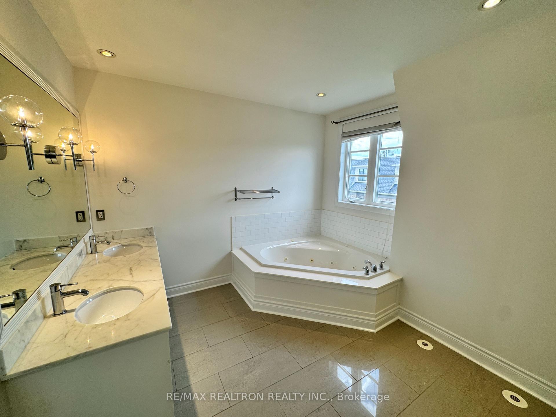 Photo 24 of 54 Cormier Heights, Etobicoke, Mimico — HOMEH