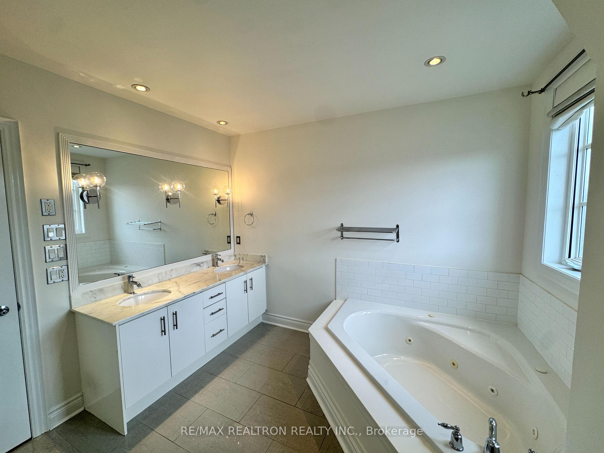 Photo 25 of 54 Cormier Heights, Etobicoke, Mimico — HOMEH