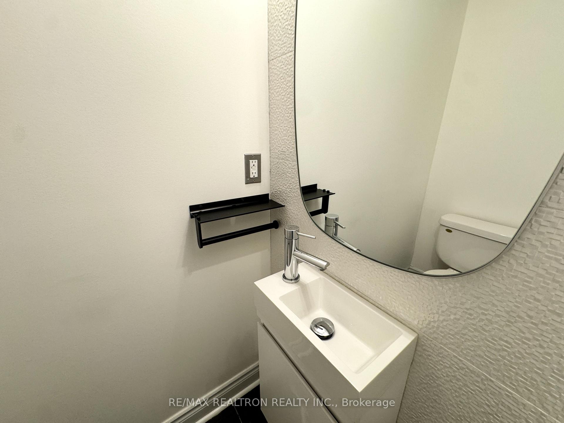 Photo 33 of 54 Cormier Heights, Etobicoke, Mimico — HOMEH