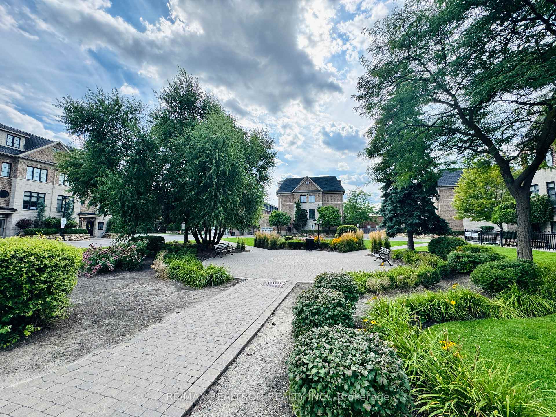 Photo 42 of 54 Cormier Heights, Etobicoke, Mimico — HOMEH