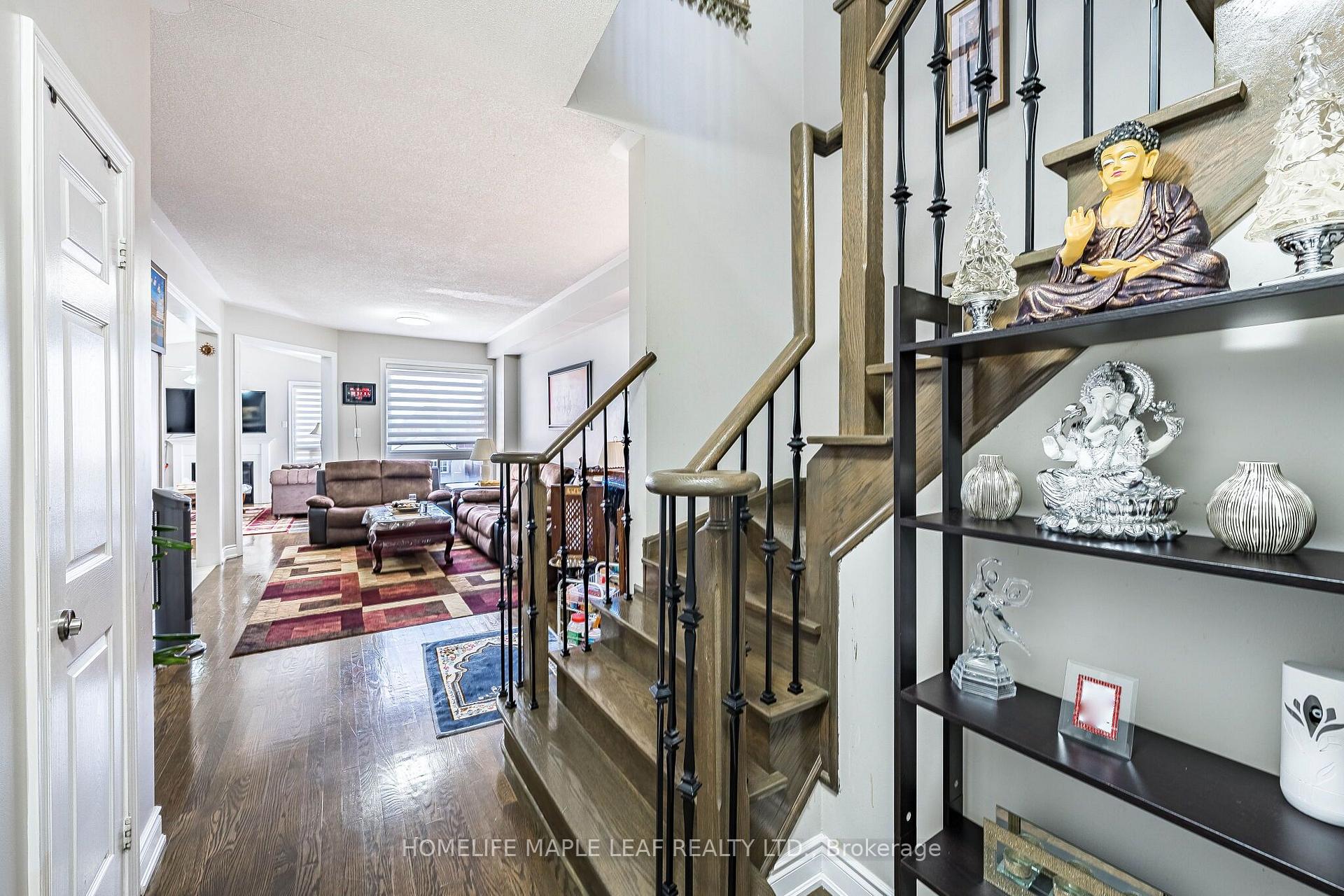 Photo 9 of 29 Gower Crescent, Brampton, Sandringham-Wellington — HOMEH